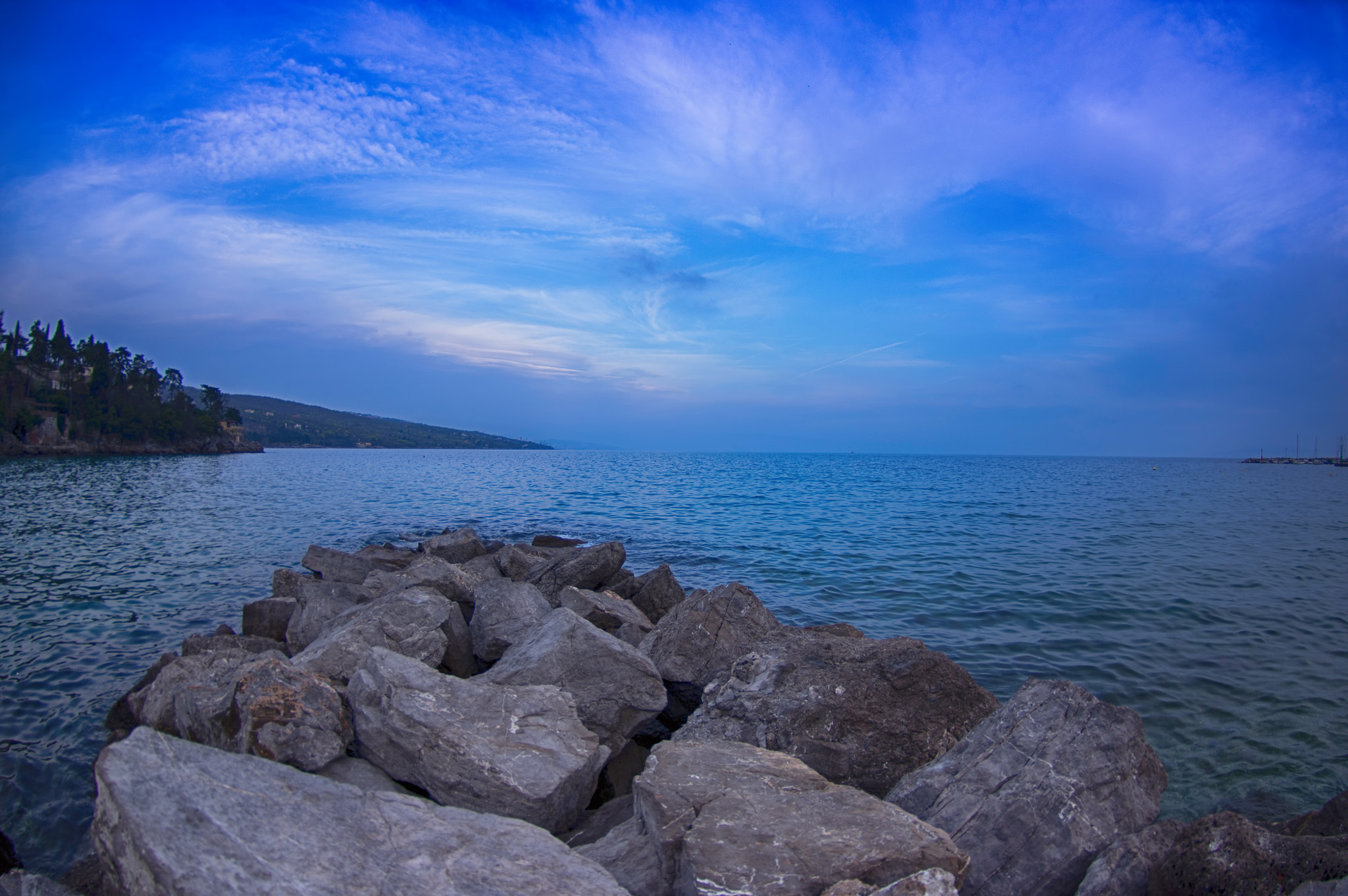 Pentax K-3 sample photo. At the edge photography
