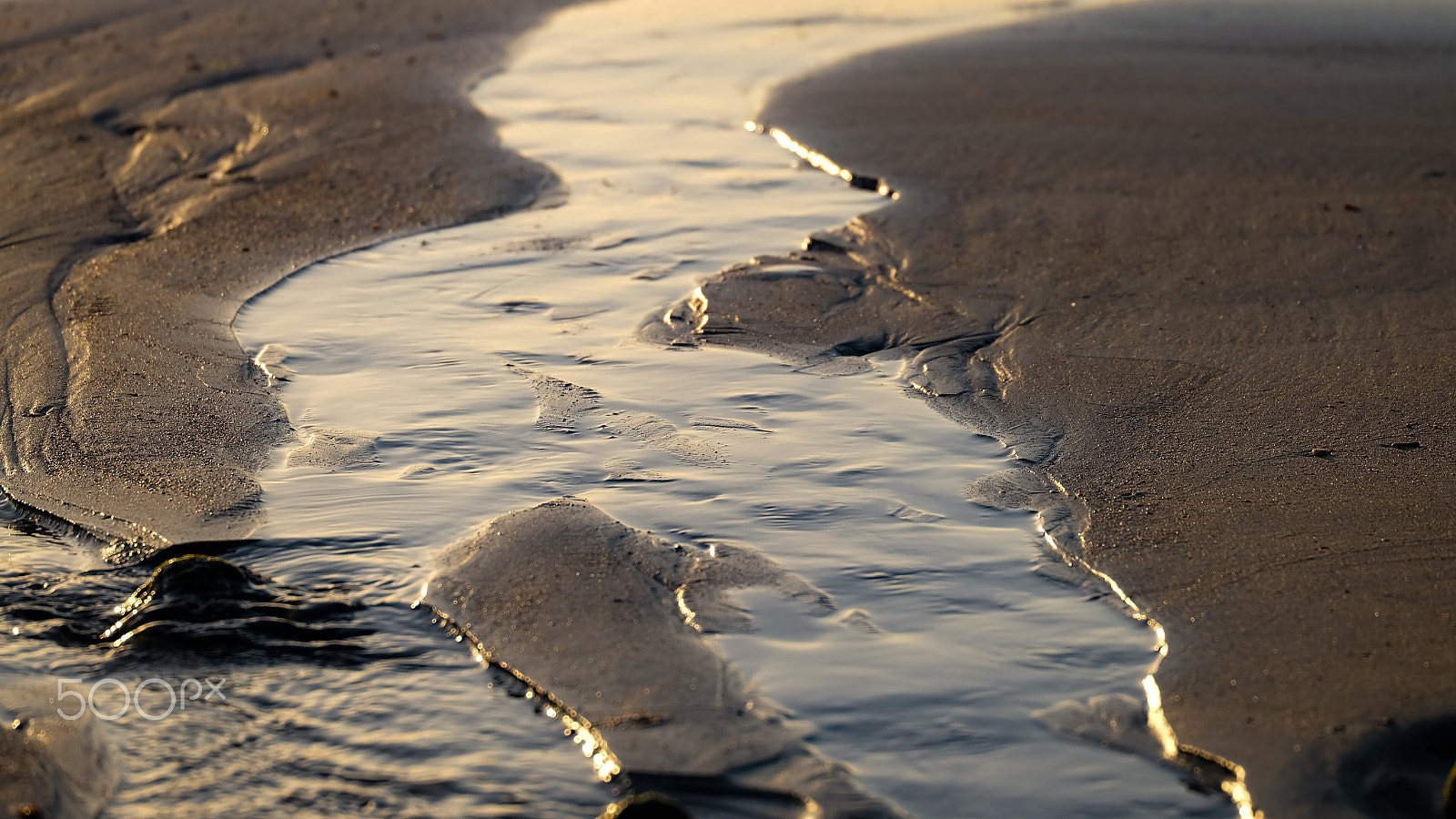 Fujifilm X-A2 + Fujifilm XC 50-230mm F4.5-6.7 OIS II sample photo. Liquid reflection photography