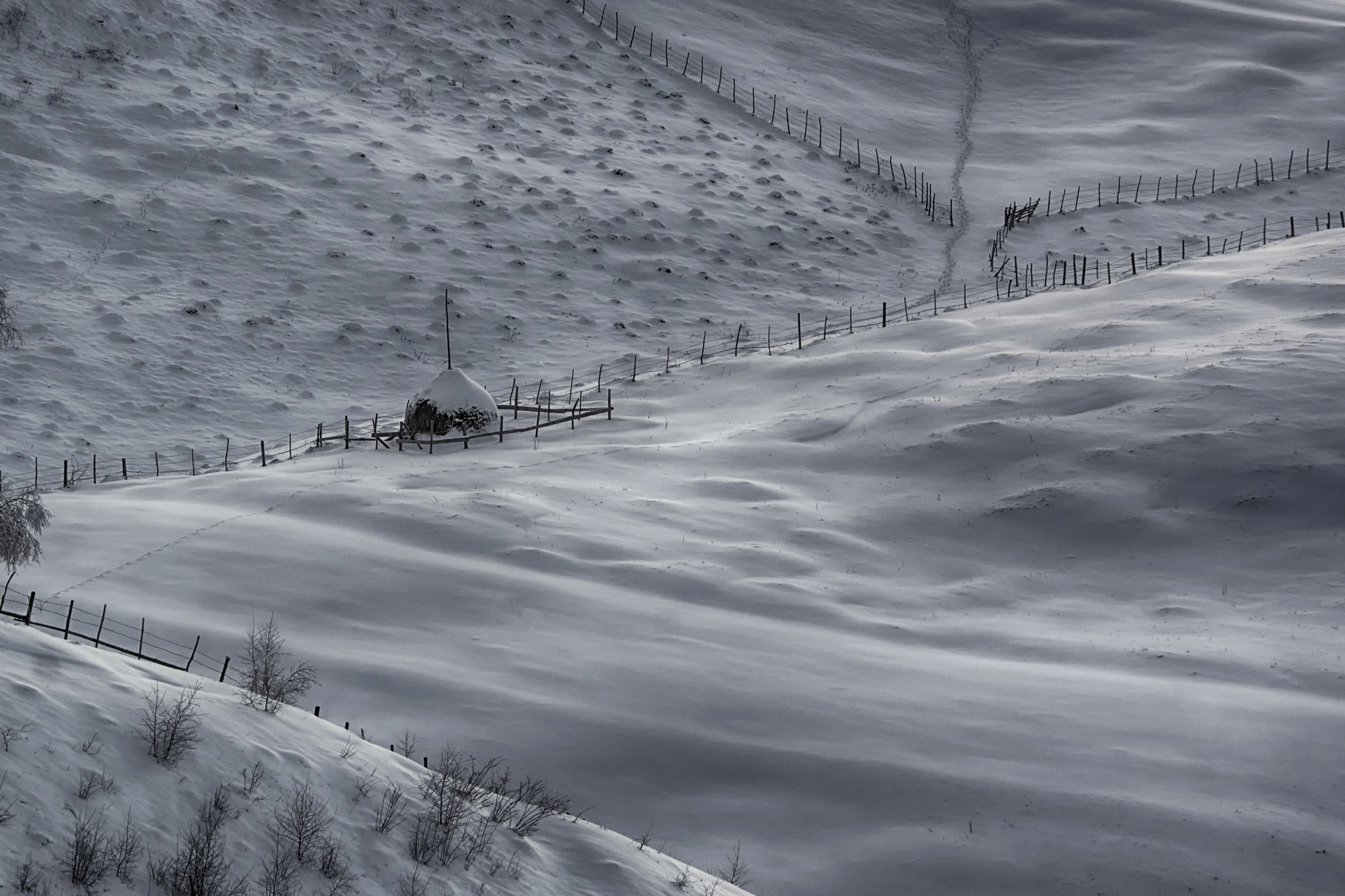 Sony SLT-A77 + Tamron SP AF 70-200mm F2.8 Di LD (IF) MACRO sample photo. Romanian stories - winter landscapes photography