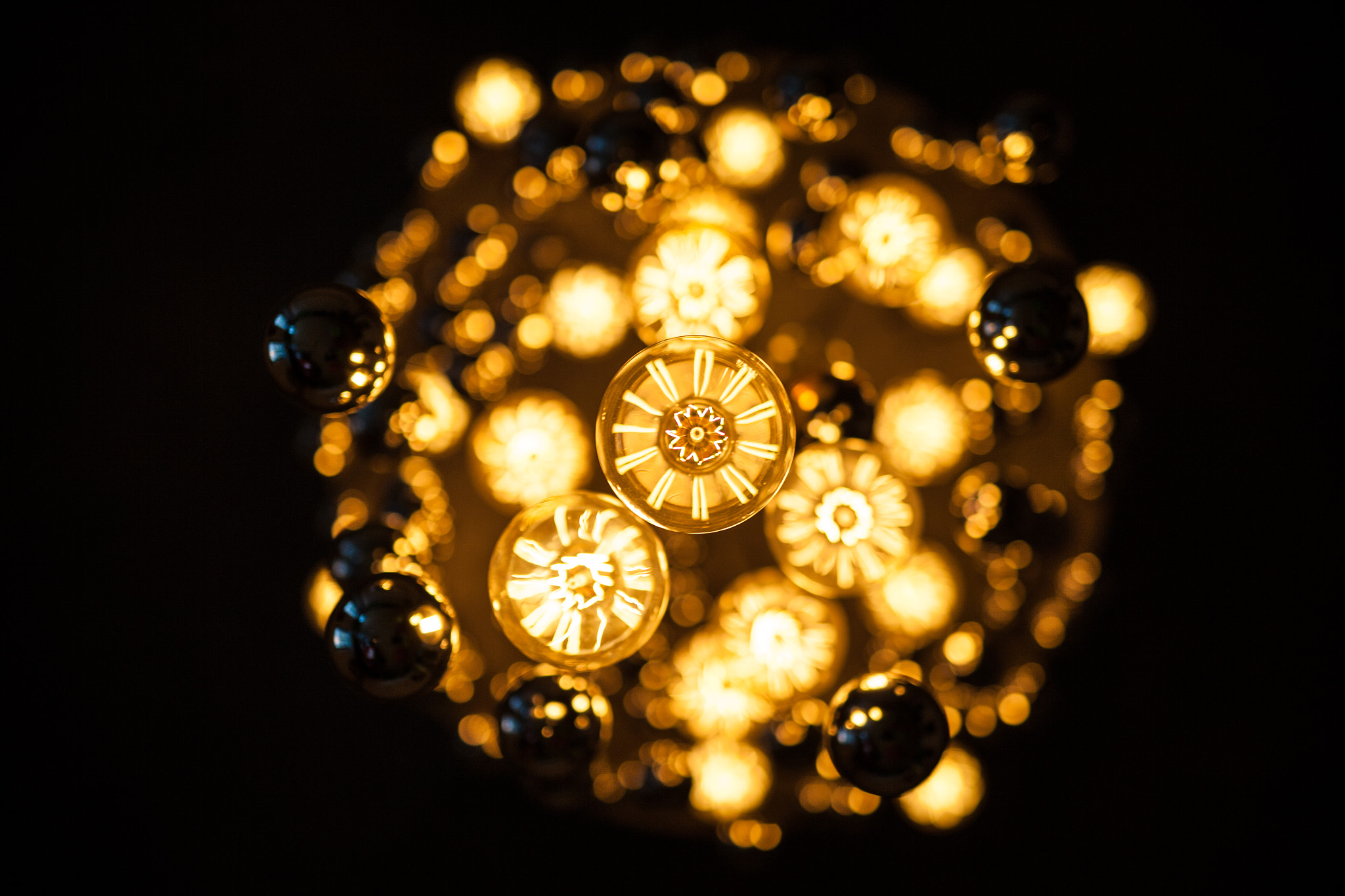 Canon EOS-1Ds Mark II + Canon EF 35-80mm f/4-5.6 sample photo. Chandelier photography