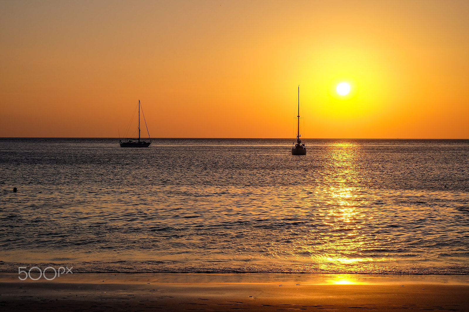 Fujifilm X-A2 + Fujifilm XC 50-230mm F4.5-6.7 OIS II sample photo. Sailing boats on the beach photography