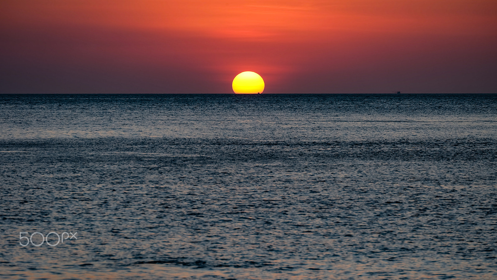 Fujifilm X-A2 + Fujifilm XC 50-230mm F4.5-6.7 OIS II sample photo. Red sunset photography