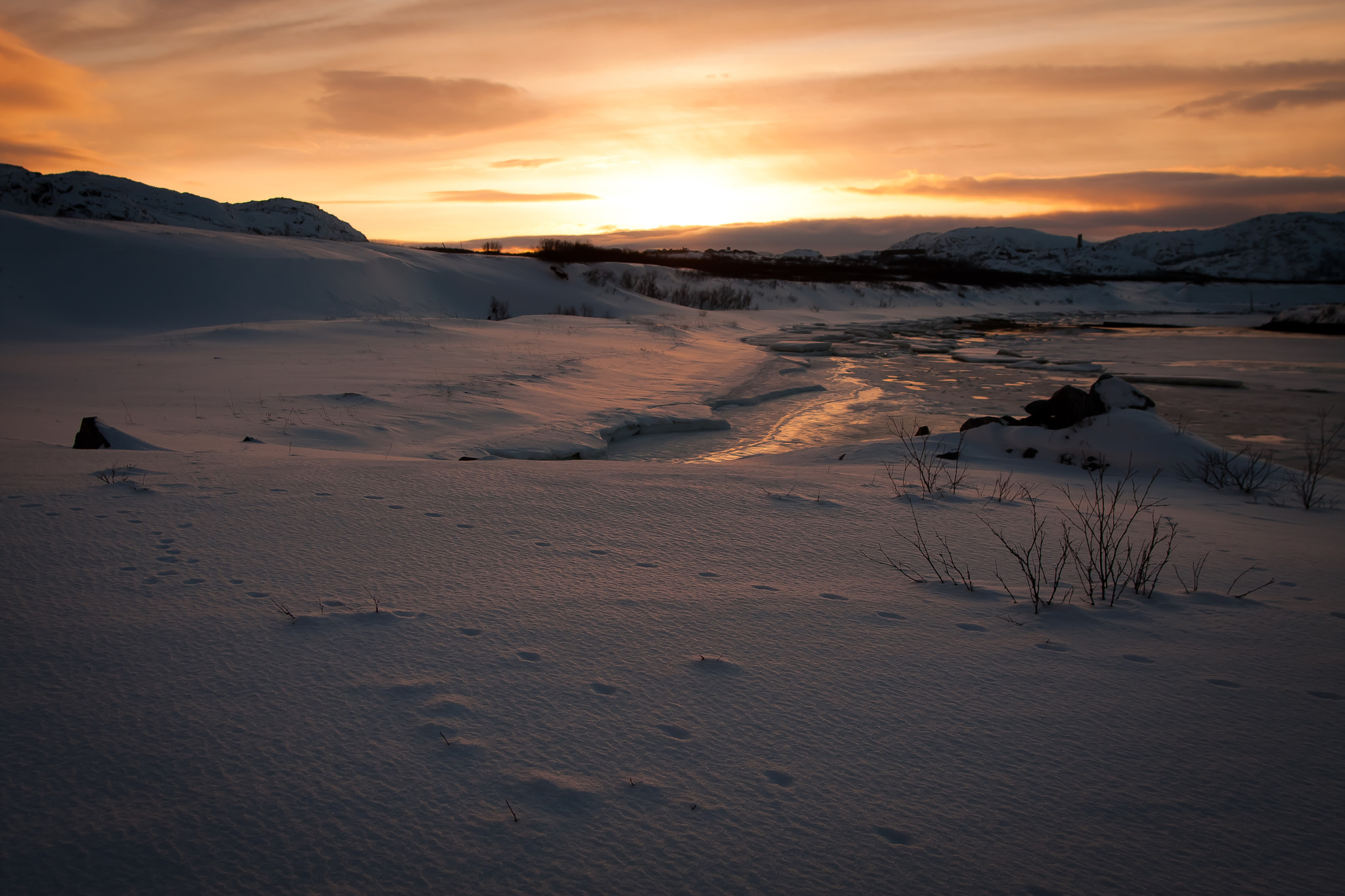 Canon EOS 40D + Sigma 20mm EX f/1.8 sample photo. Sunset in tundra photography
