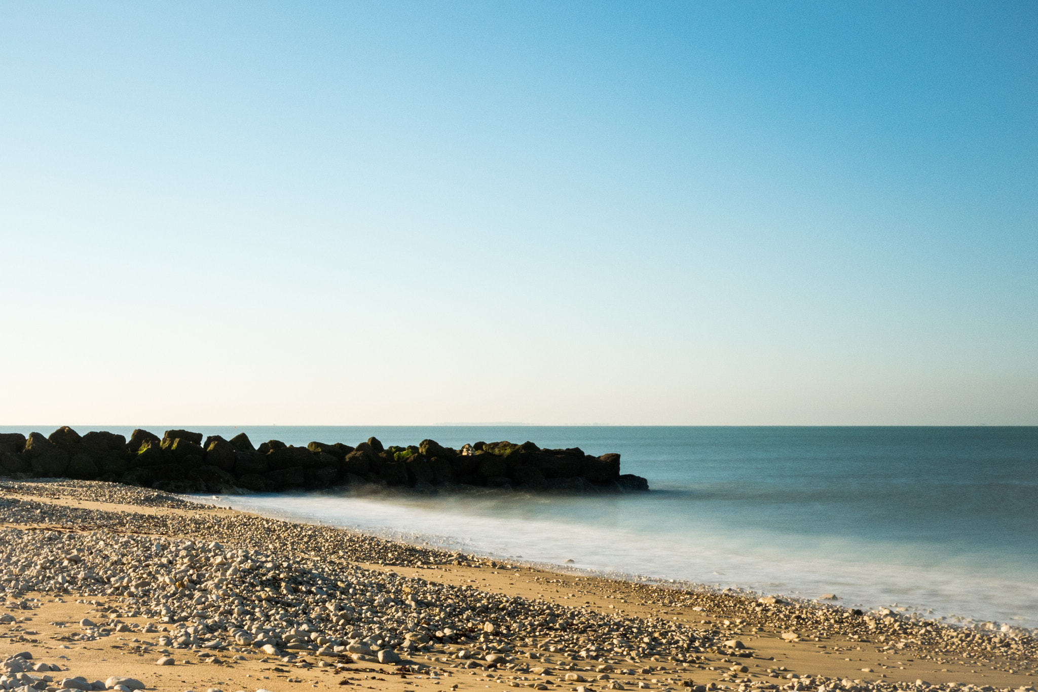 Panasonic Lumix DMC-G7 + LUMIX G 20/F1.7 II sample photo. Morning on the beach @ la rochelle photography