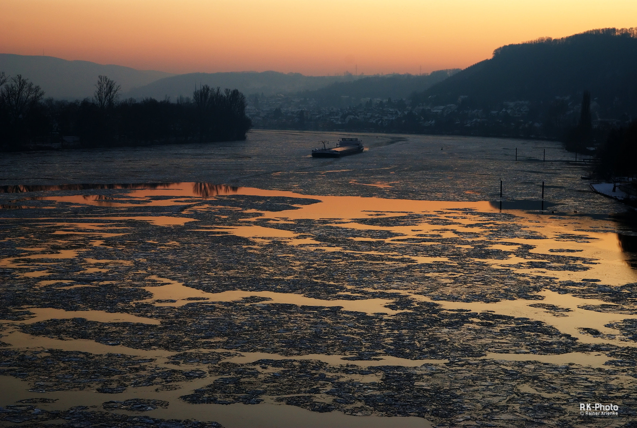 Nikon D80 + Tamron SP AF 17-50mm F2.8 XR Di II LD Aspherical (IF) sample photo. Ice on the river mosel photography