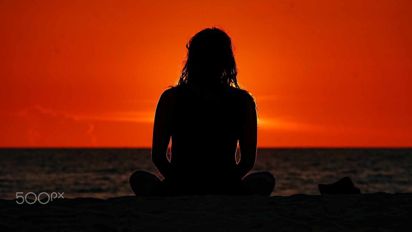 Fujifilm X-A2 + Fujifilm XC 50-230mm F4.5-6.7 OIS II sample photo. Silhouette of meditating woman photography