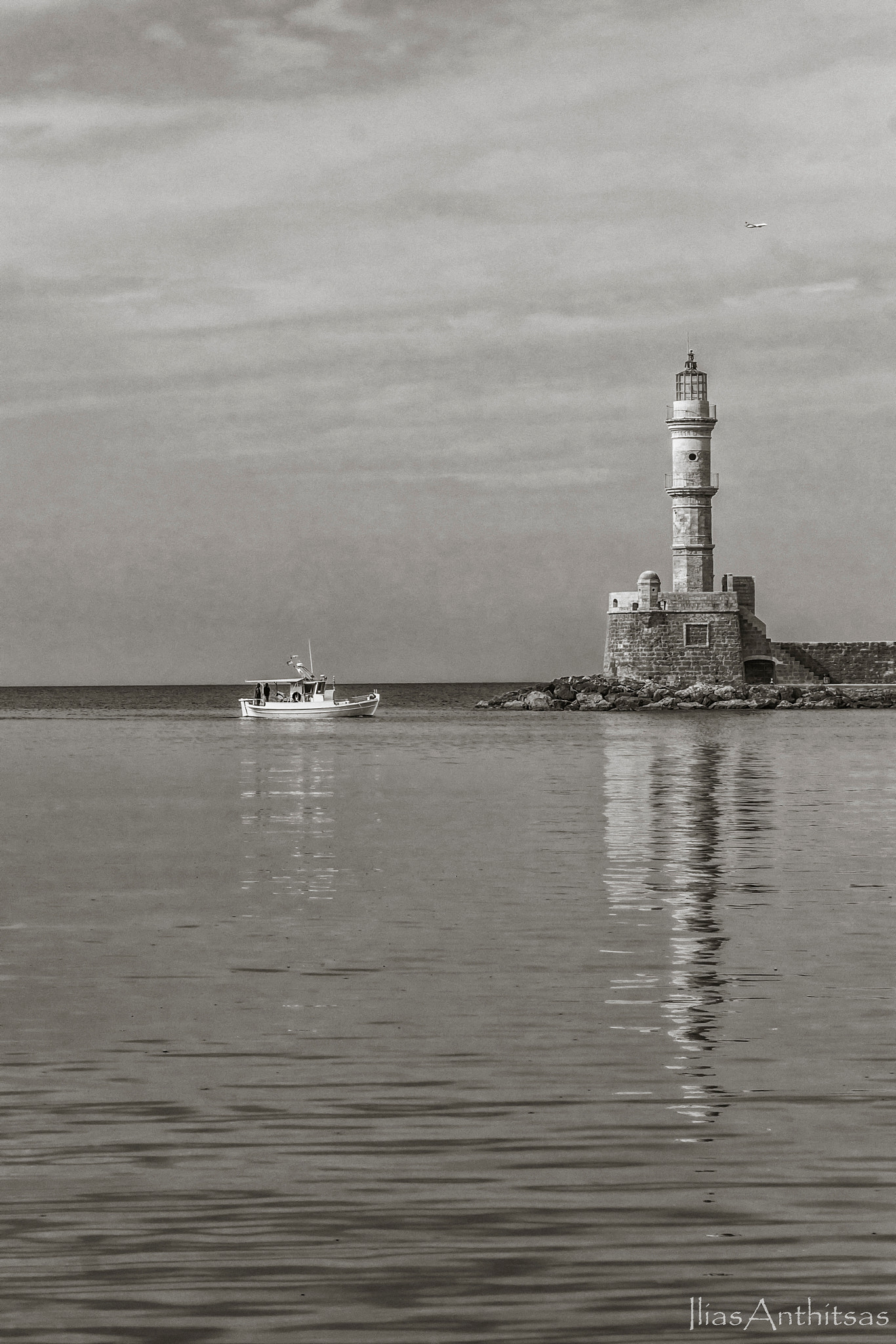 Canon EOS 550D (EOS Rebel T2i / EOS Kiss X4) + Sigma 24-70mm F2.8 EX DG Macro sample photo. Chania lighthouse photography