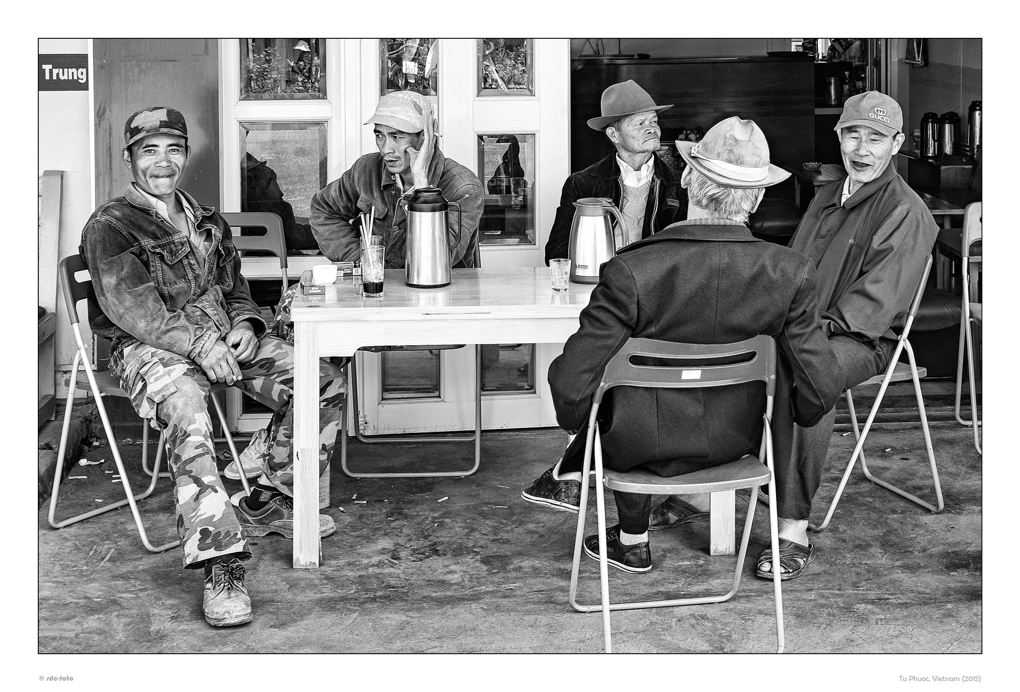 Pentax K-30 sample photo. Workers break | seniors life photography