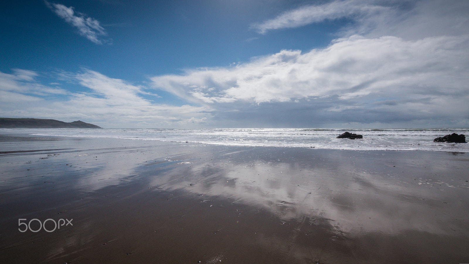 Panasonic Lumix G Vario 7-14mm F4 ASPH sample photo. The sky on the beach photography