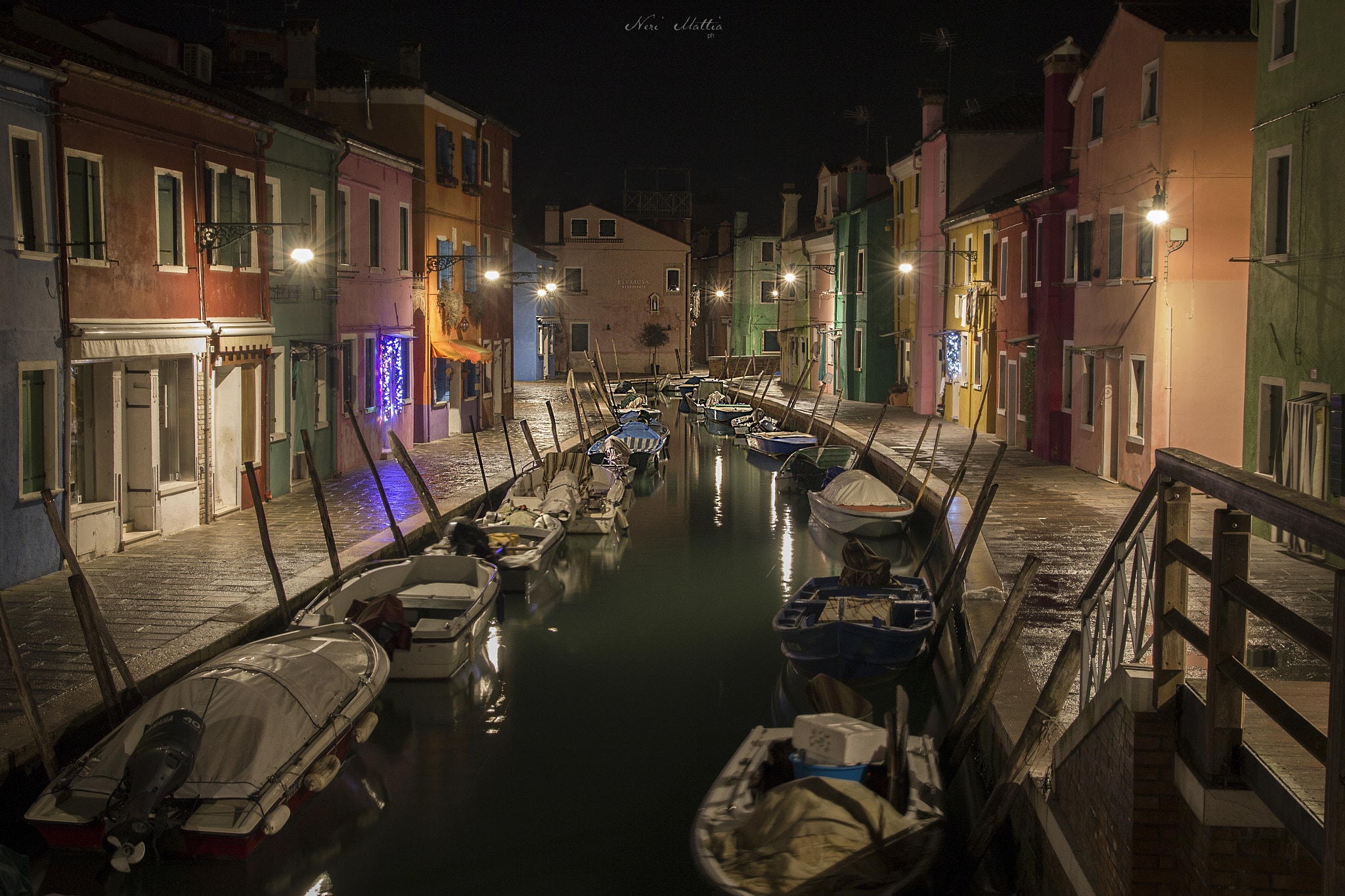 Canon EOS 550D (EOS Rebel T2i / EOS Kiss X4) + Sigma 18-50mm f/2.8 Macro sample photo. Venezia notte photography