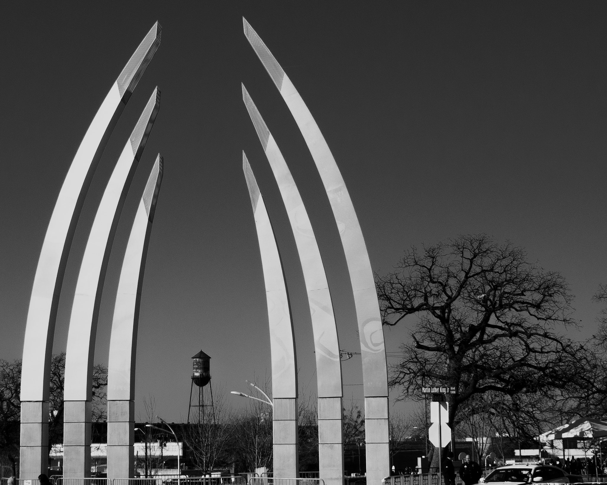 Olympus OM-D E-M5 + Olympus M.Zuiko Digital 17mm F1.8 sample photo. Monument on mlk blvd photography
