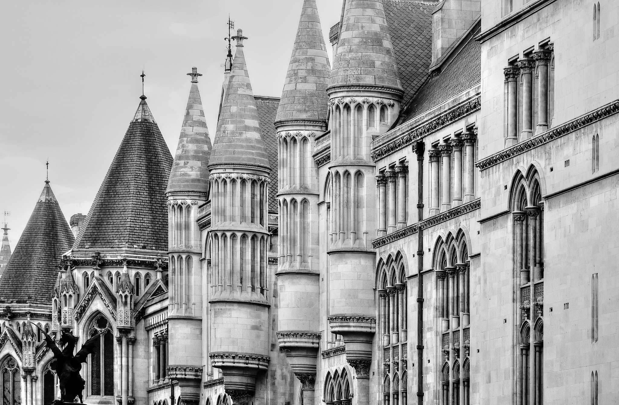 Panasonic Lumix G Vario 45-200mm F4-5.6 OIS sample photo. Royal courts of justice london photography