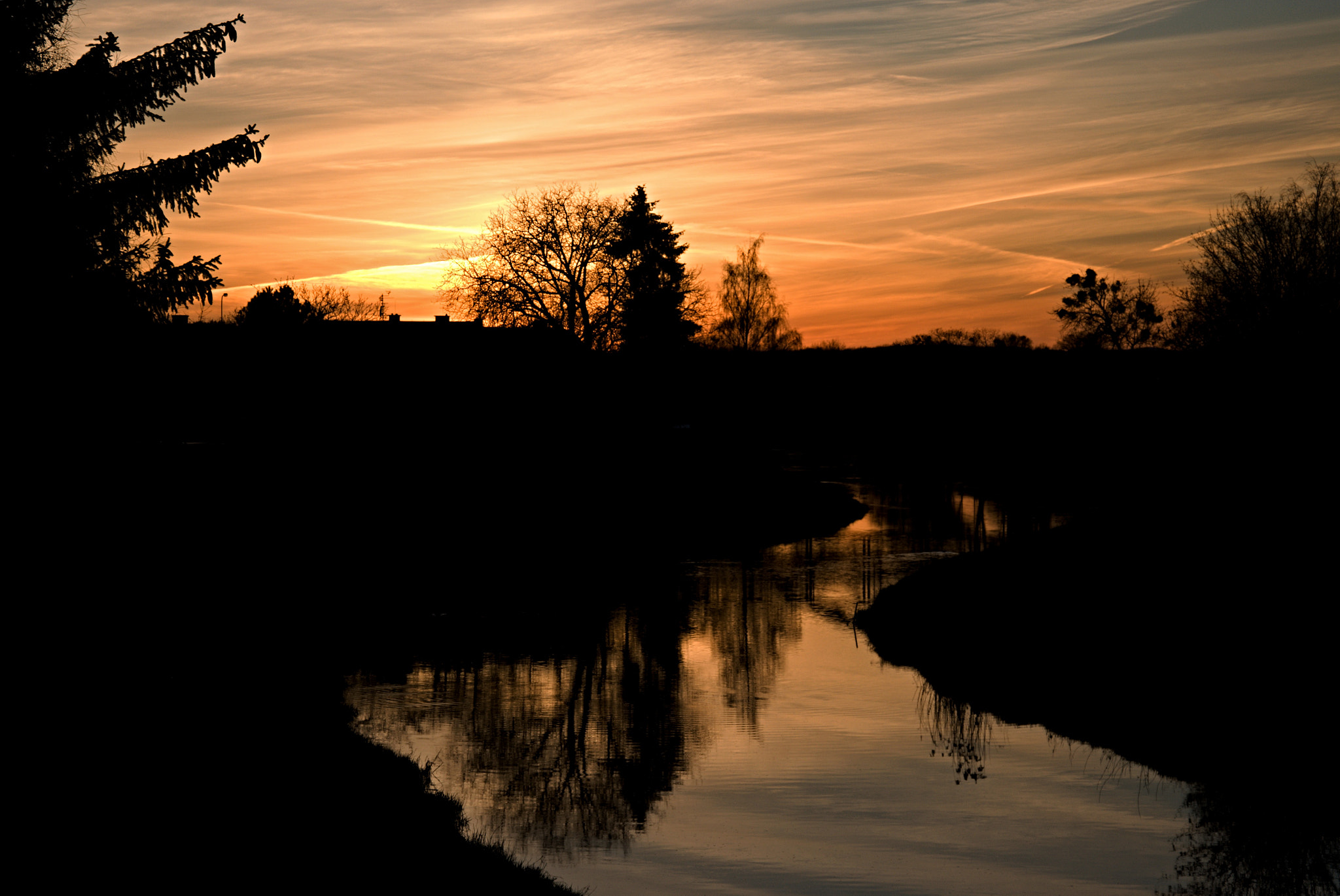 Nikon D5100 + 18.00 - 105.00 mm f/3.5 - 5.6 sample photo. Západ sluníčka photography