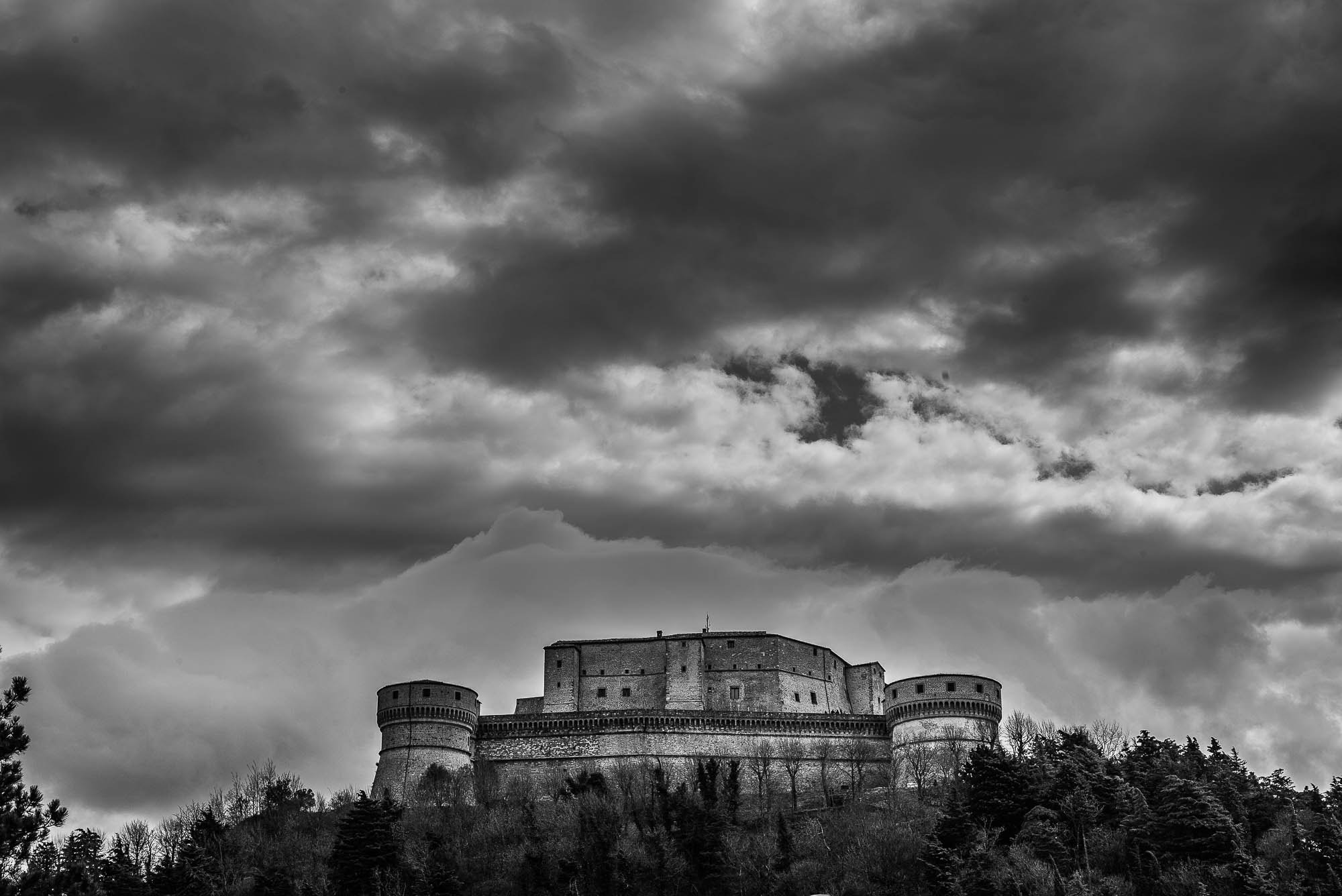 Summicron-M 1:2/50 sample photo. Italy,  san leo castle photography