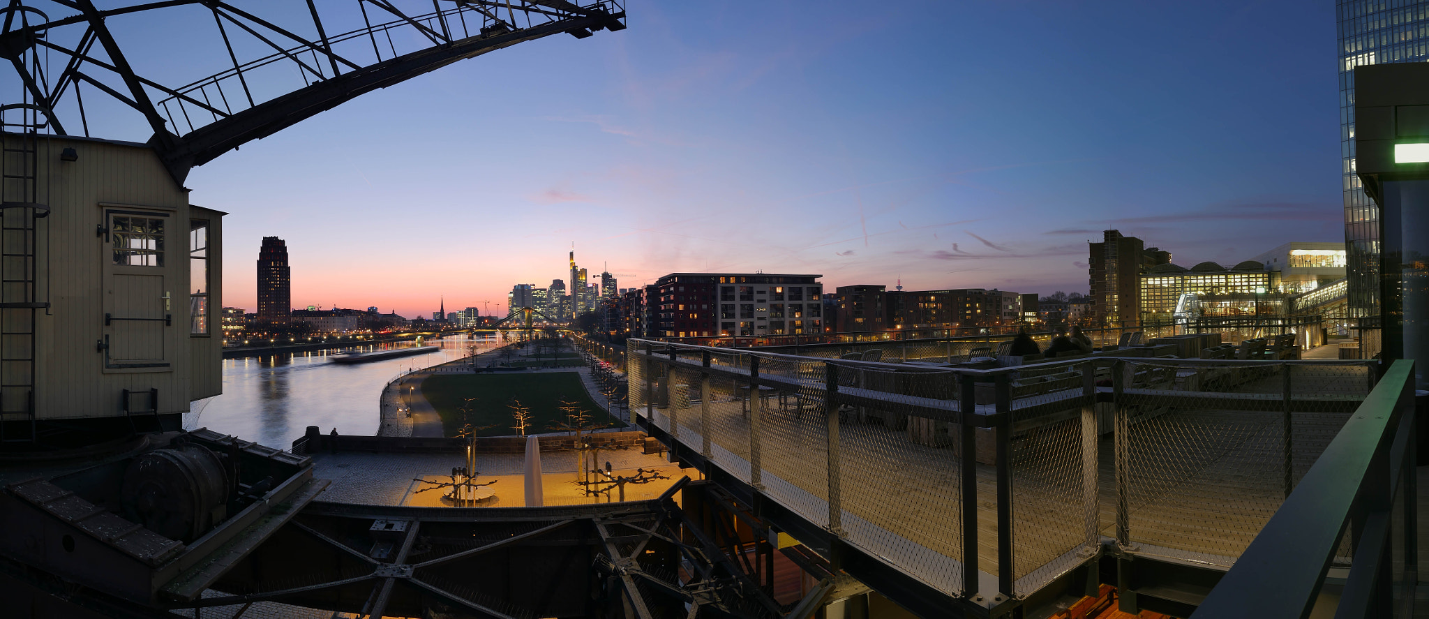 Panasonic DMC-G70 + LEICA DG SUMMILUX 15/F1.7 sample photo. Sunset in frankfurt photography