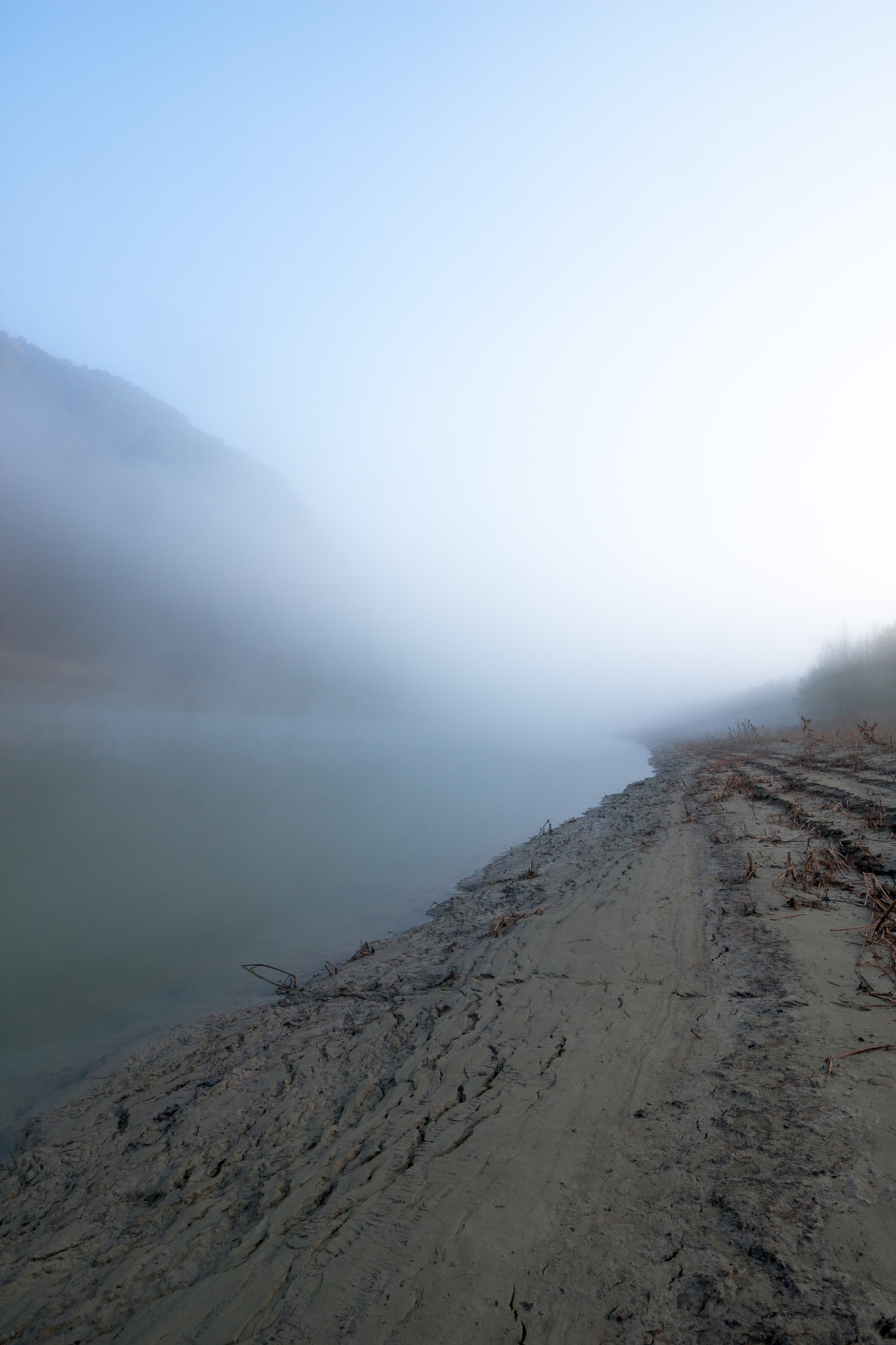 Canon EF-S 10-18mm F4.5–5.6 IS STM sample photo. River to the mystery photography