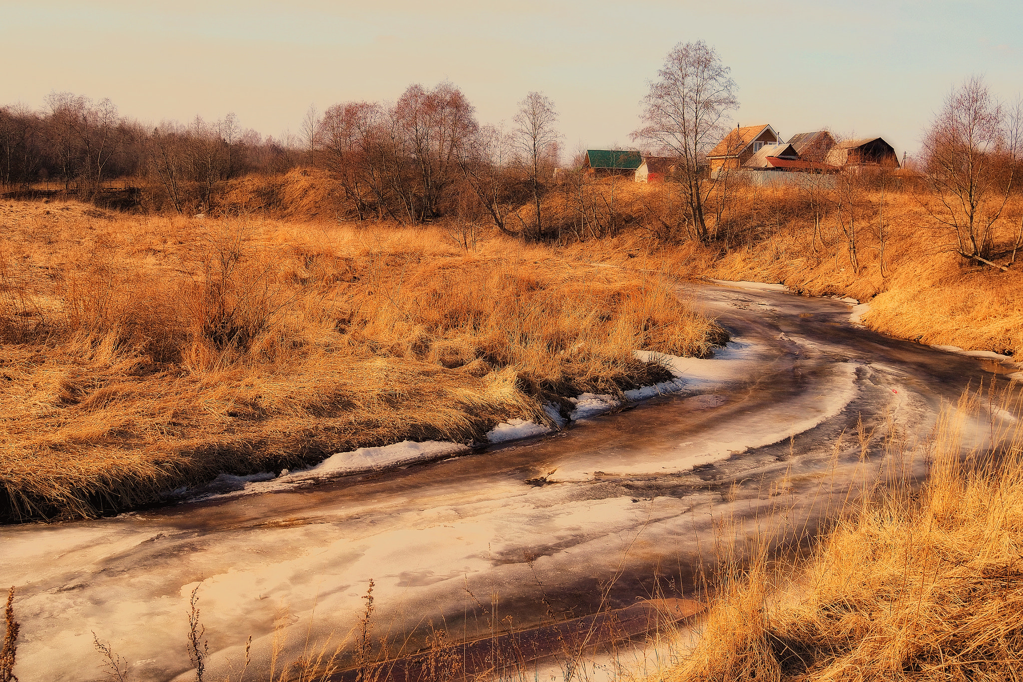 Olympus OM-D E-M10 + Sigma 19mm F2.8 DN Art sample photo. The river under the ice photography