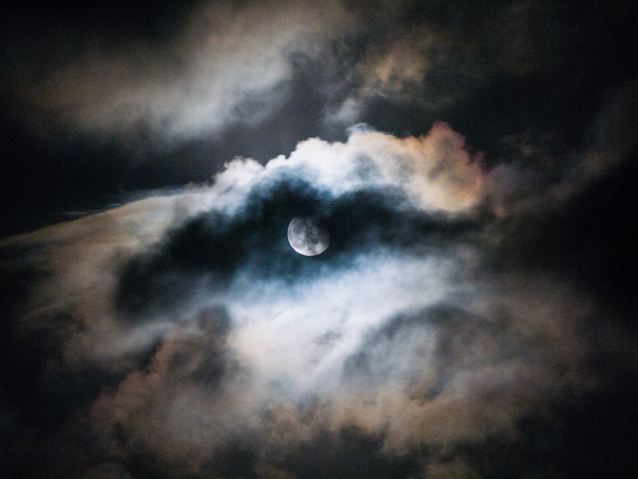 LUMIX G VARIO 45-150/F4.0-5.6 sample photo. Experimental moon photography