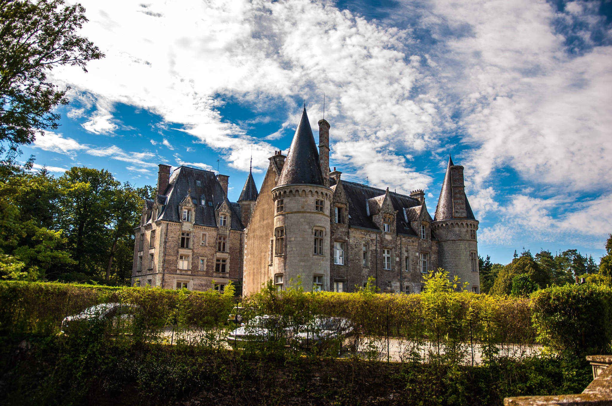 Nikon D90 + Sigma 18-35mm F1.8 DC HSM Art sample photo. Château de trédion photography