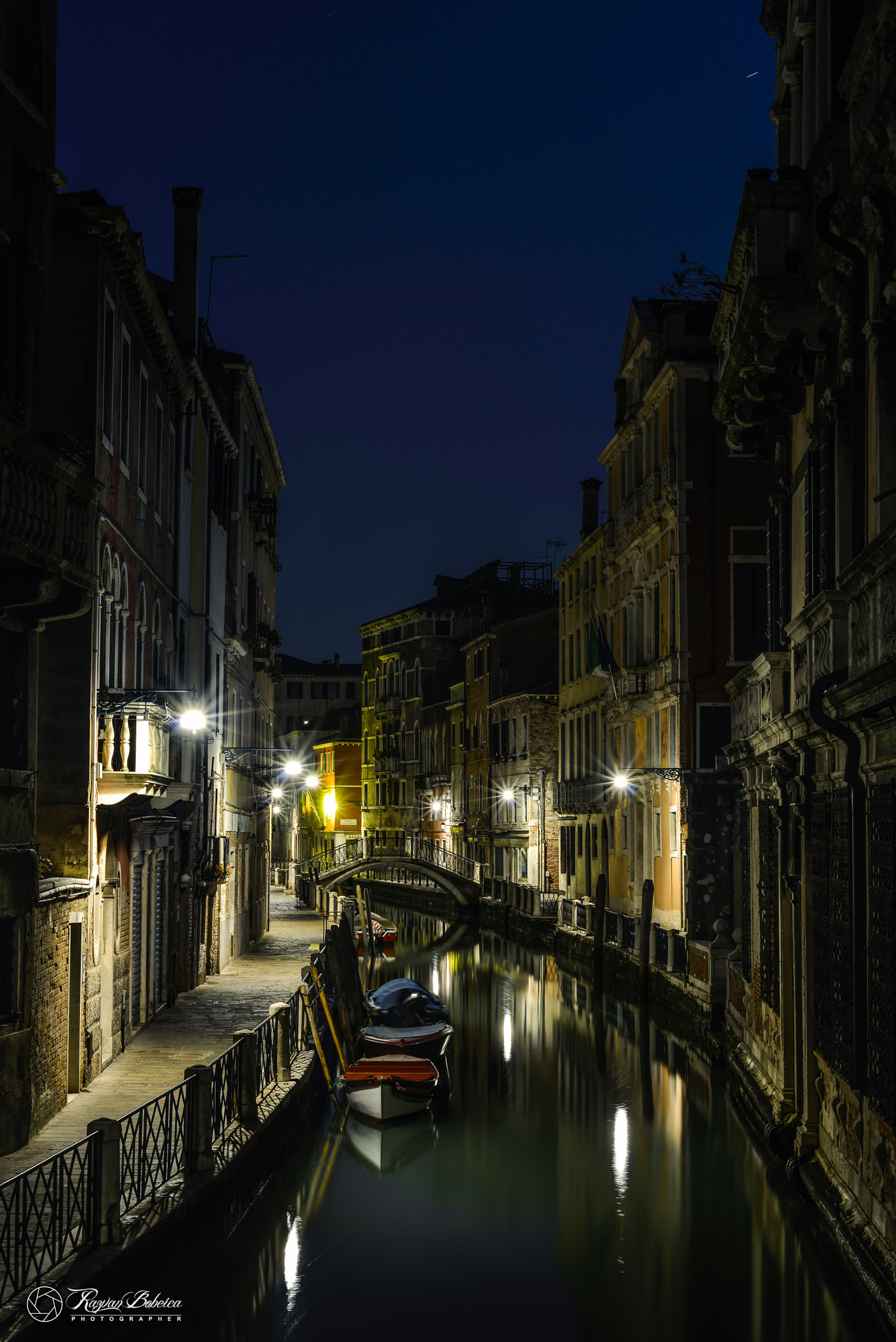 Nikon D800E + Nikon AF Micro-Nikkor 60mm F2.8D sample photo. Venice in the night photography