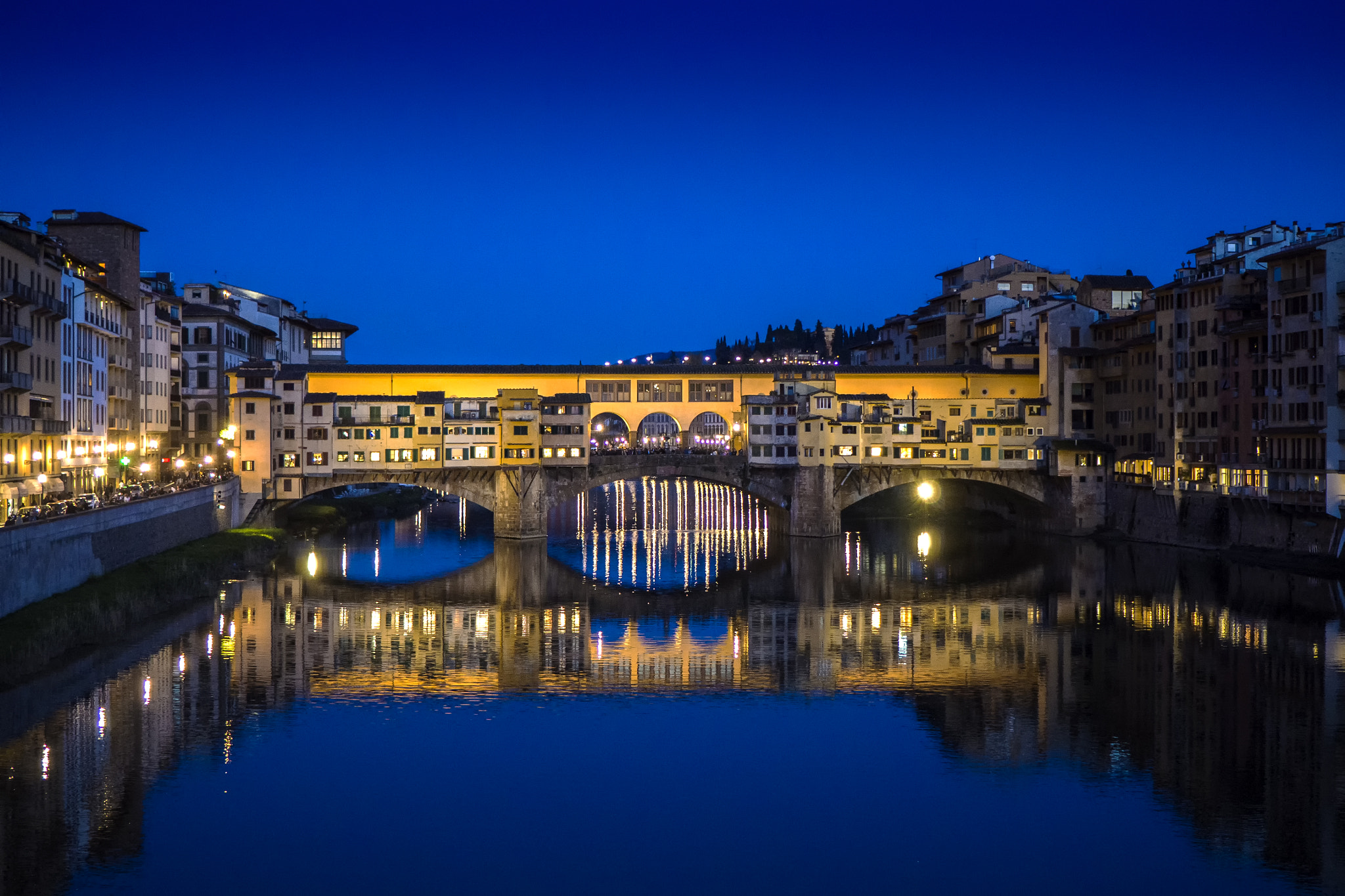 Olympus OM-D E-M10 + Olympus Zuiko Digital 25mm F2.8 Pancake sample photo. Ponte vecchio photography