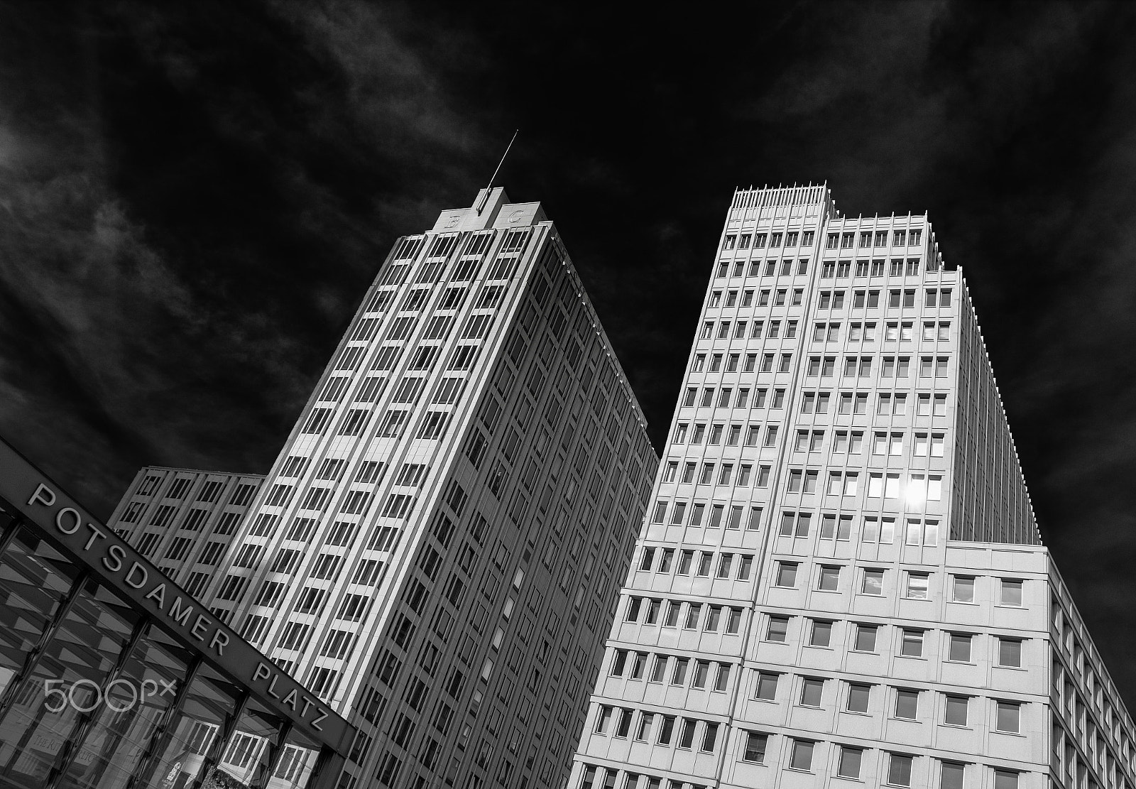 Canon EF-S 18-135mm F3.5-5.6 IS STM sample photo. Potsdamer platz in berlin photography