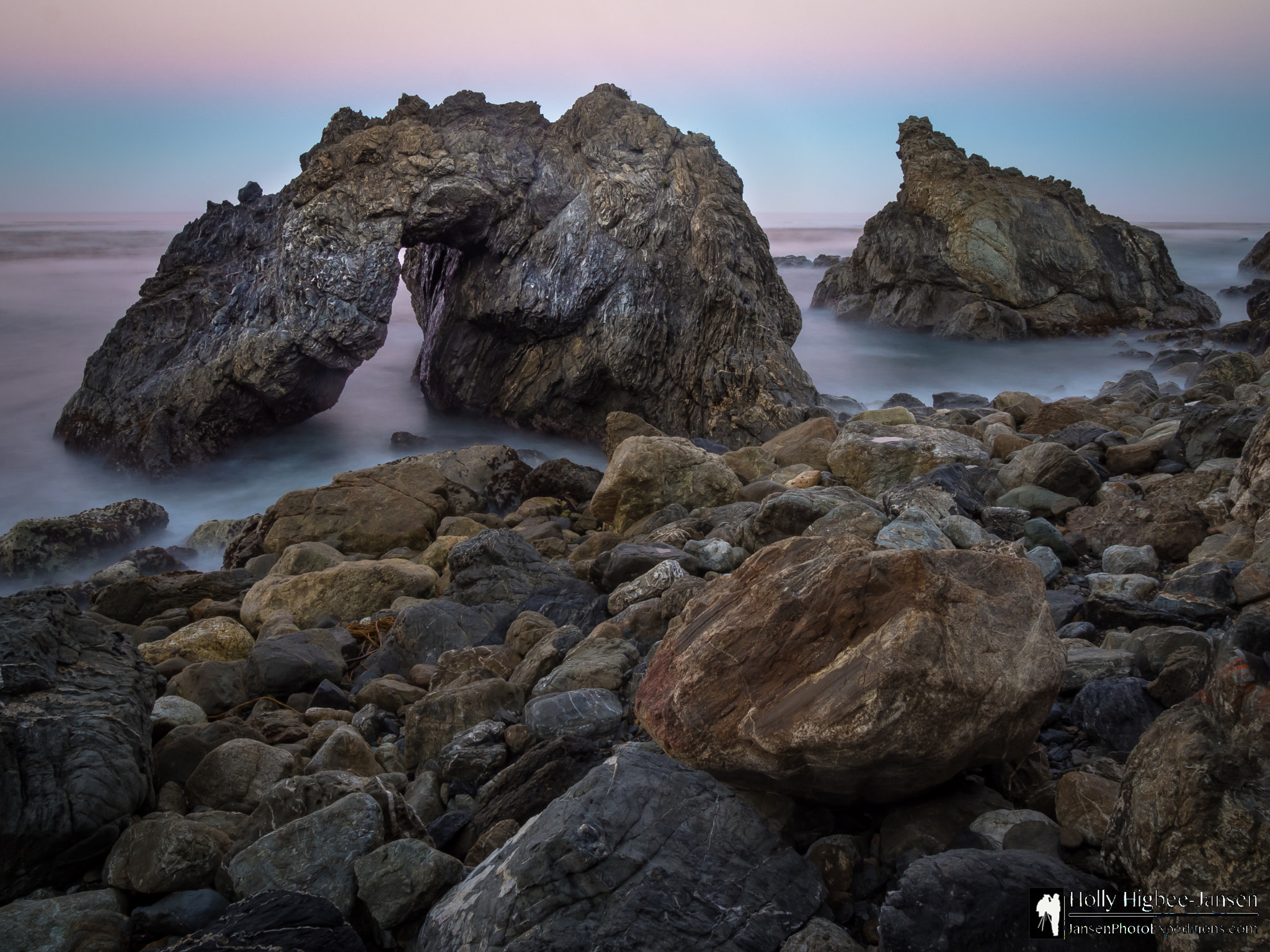 Olympus OM-D E-M5 + OLYMPUS 11-22mm Lens sample photo. Big sur arch photography