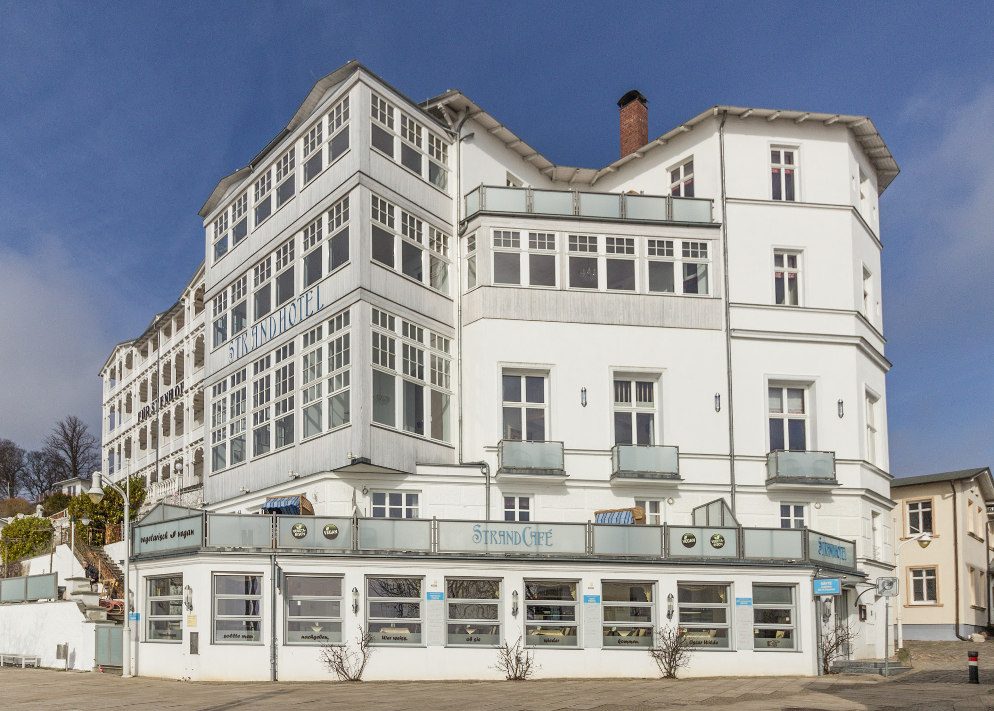 Canon EF-S 10-18mm F4.5–5.6 IS STM sample photo. Strandhotel (sassnitz) photography