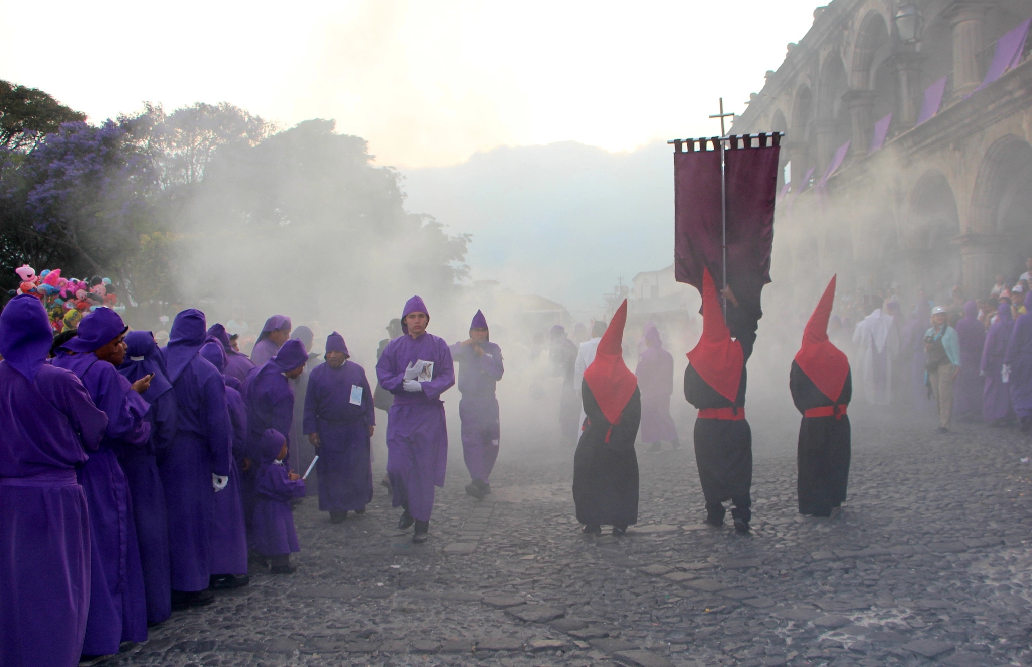 Canon EF-S 18-135mm F3.5-5.6 IS STM sample photo. Procesión antigua guatemala #1 photography