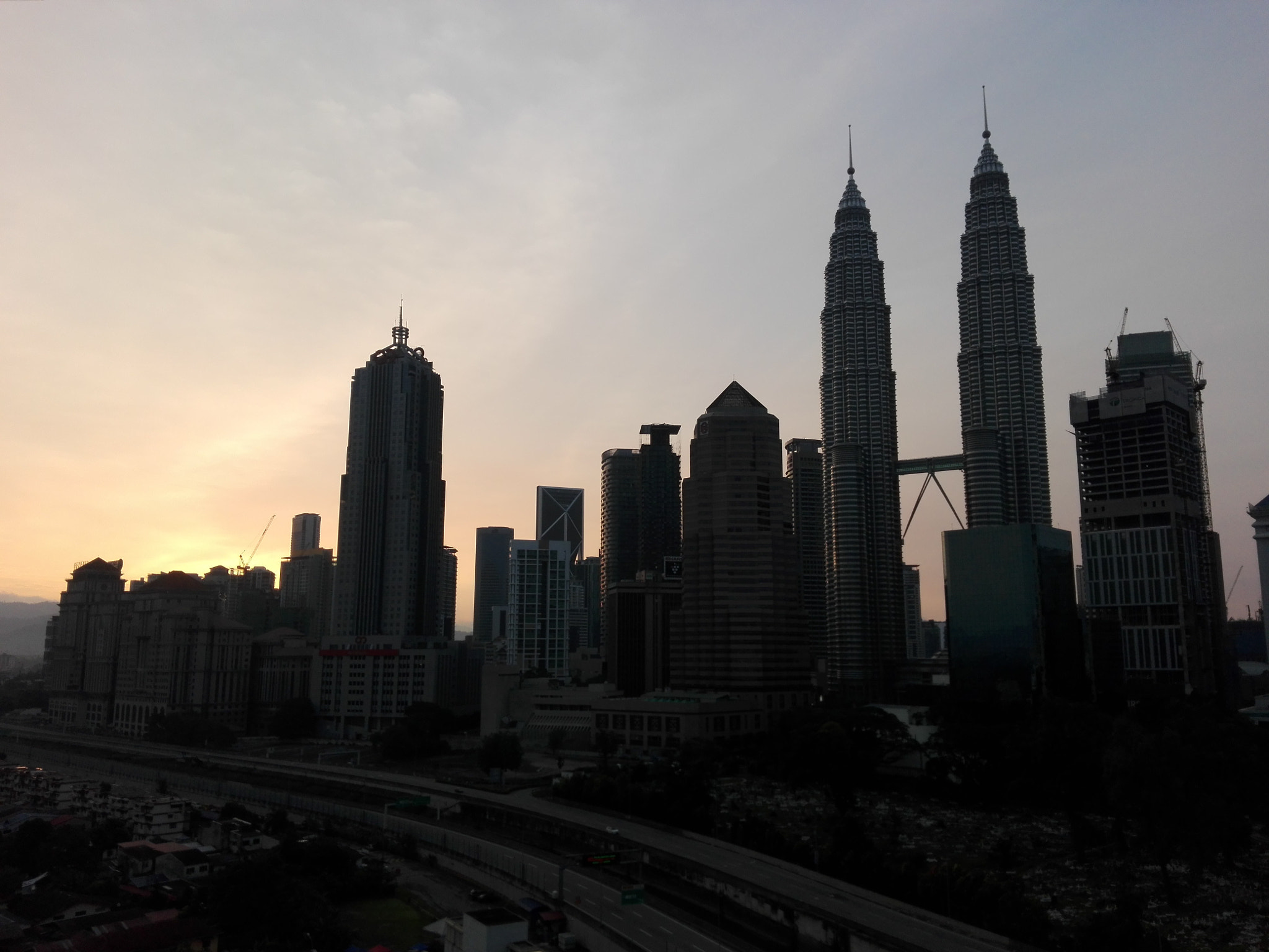 HUAWEI Che2-L11 sample photo. Klcc photography
