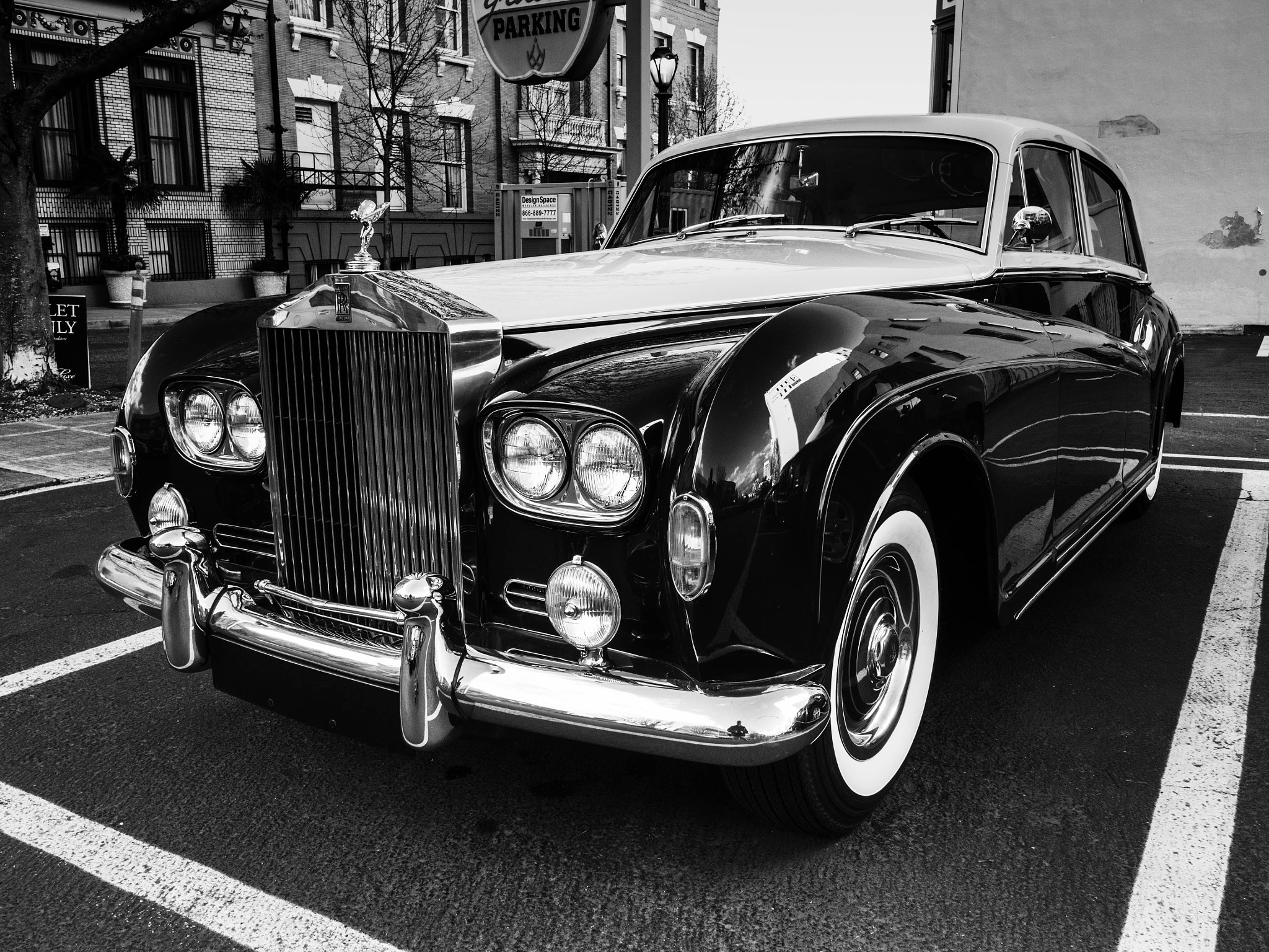 Olympus OM-D E-M10 + Panasonic Lumix G 14mm F2.5 ASPH sample photo. Rolls royce photography