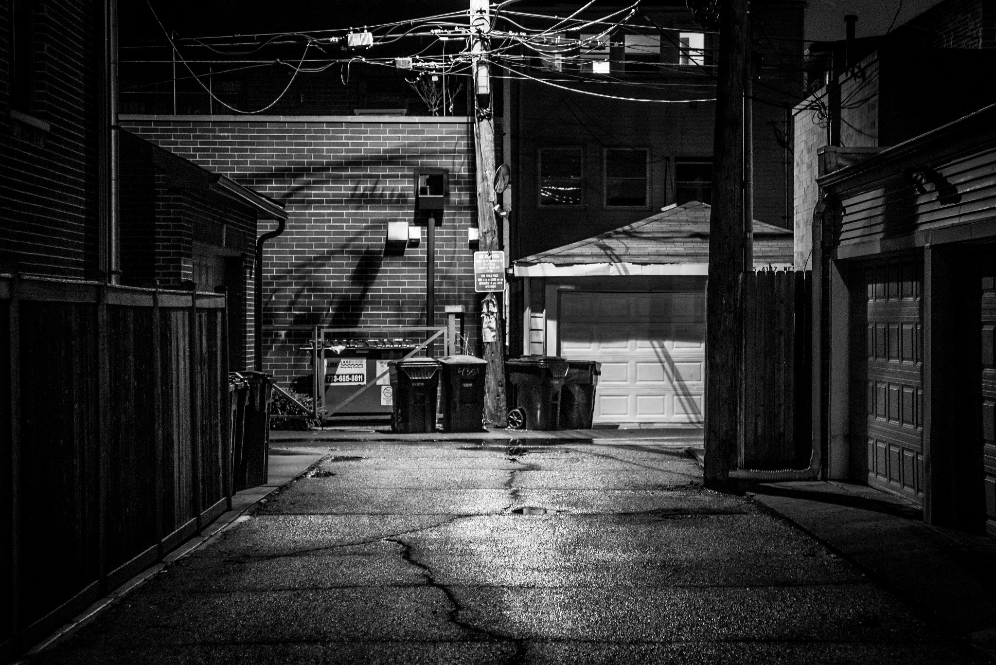 AF Zoom-Nikkor 28-85mm f/3.5-4.5 sample photo. Chicago alley photography