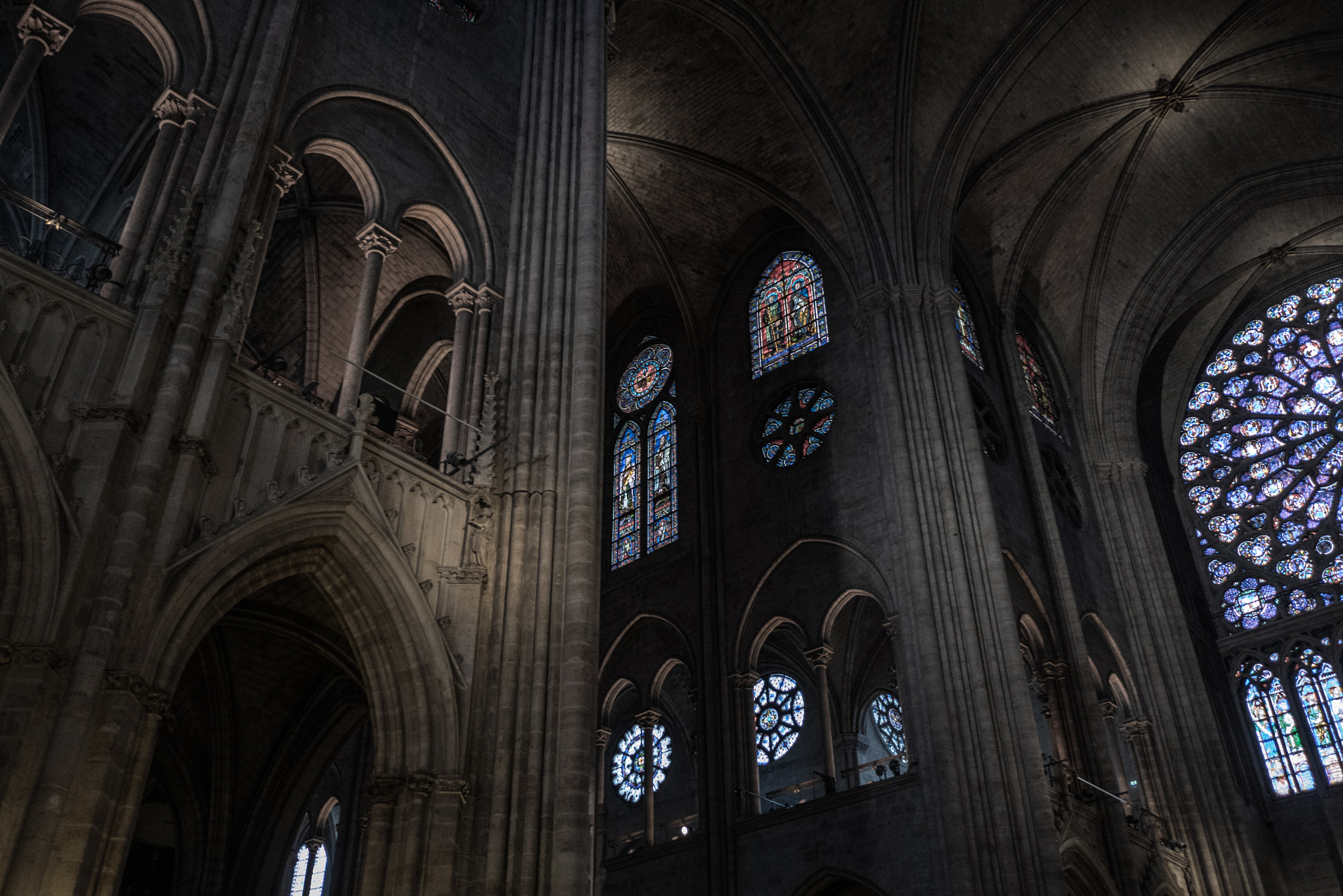 Panasonic Lumix DMC-GX7 + LEICA DG SUMMILUX 15/F1.7 sample photo. Inside notre-dame photography