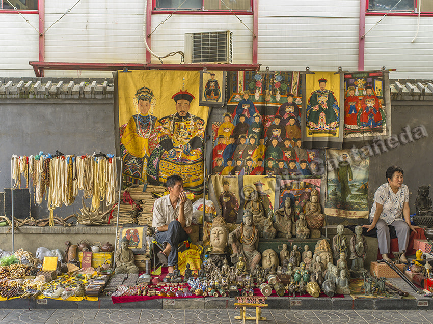 Pentax 645D sample photo. At panjiayuan market. beijing. china photography