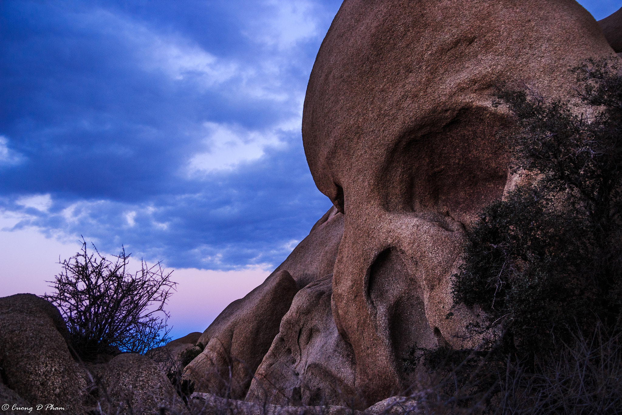 Canon EOS 100D (EOS Rebel SL1 / EOS Kiss X7) + Tamron SP AF 17-50mm F2.8 XR Di II LD Aspherical (IF) sample photo. Skull rock at twilight photography
