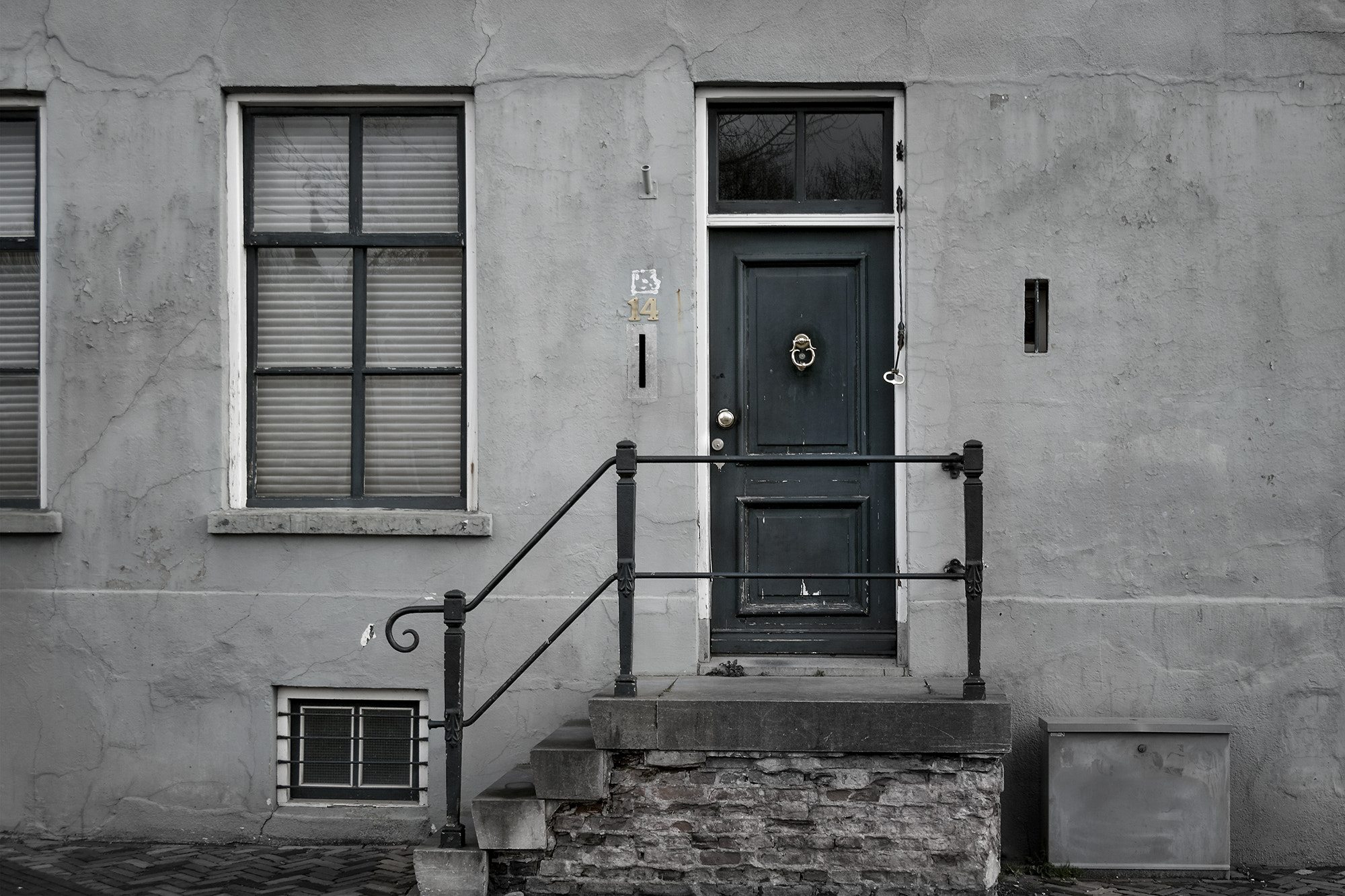 Sigma 18-250mm F3.5-6.3 DC OS HSM sample photo. Door photography
