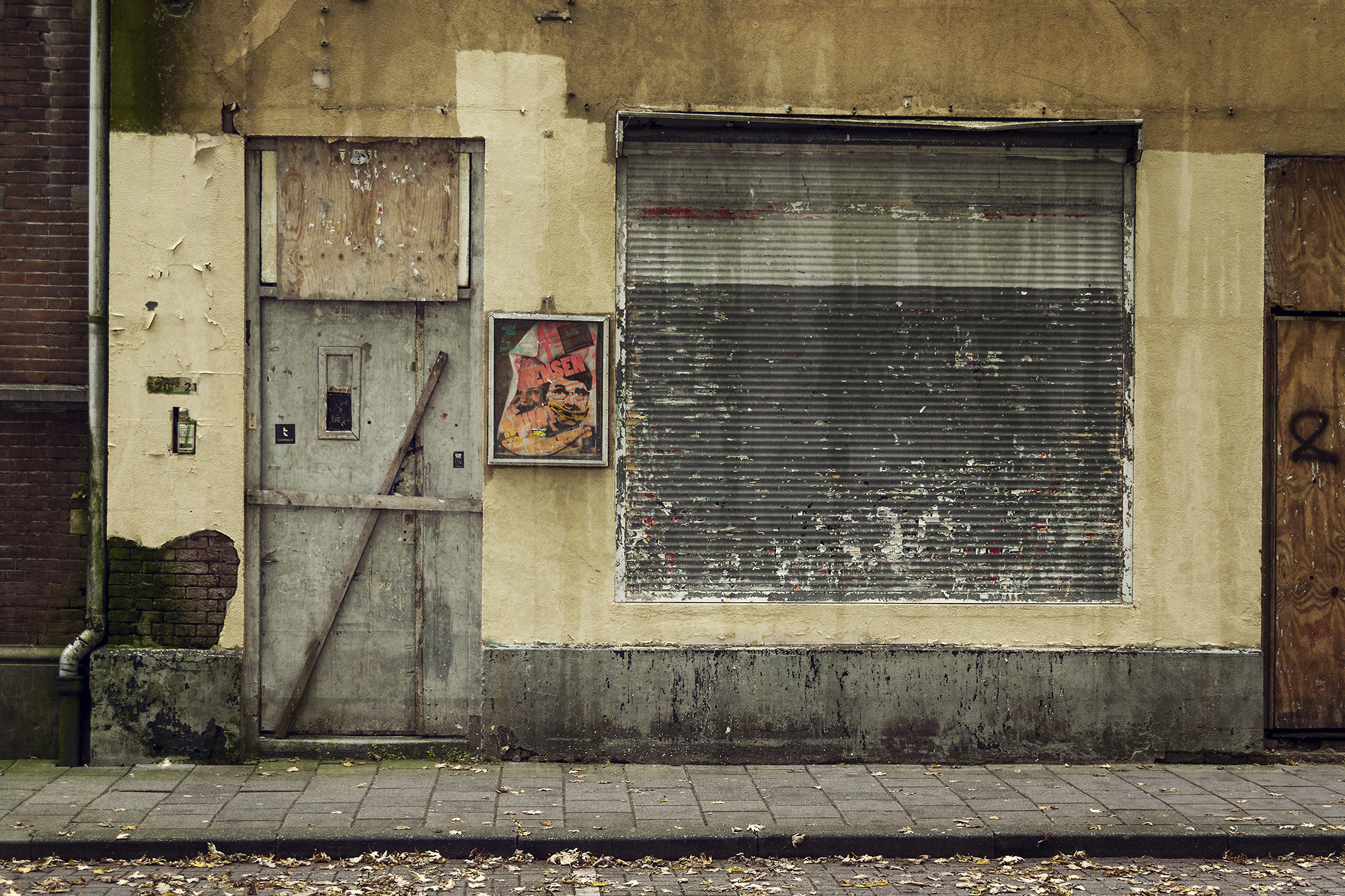 Sigma 18-250mm F3.5-6.3 DC OS HSM sample photo. Series "doors" photography