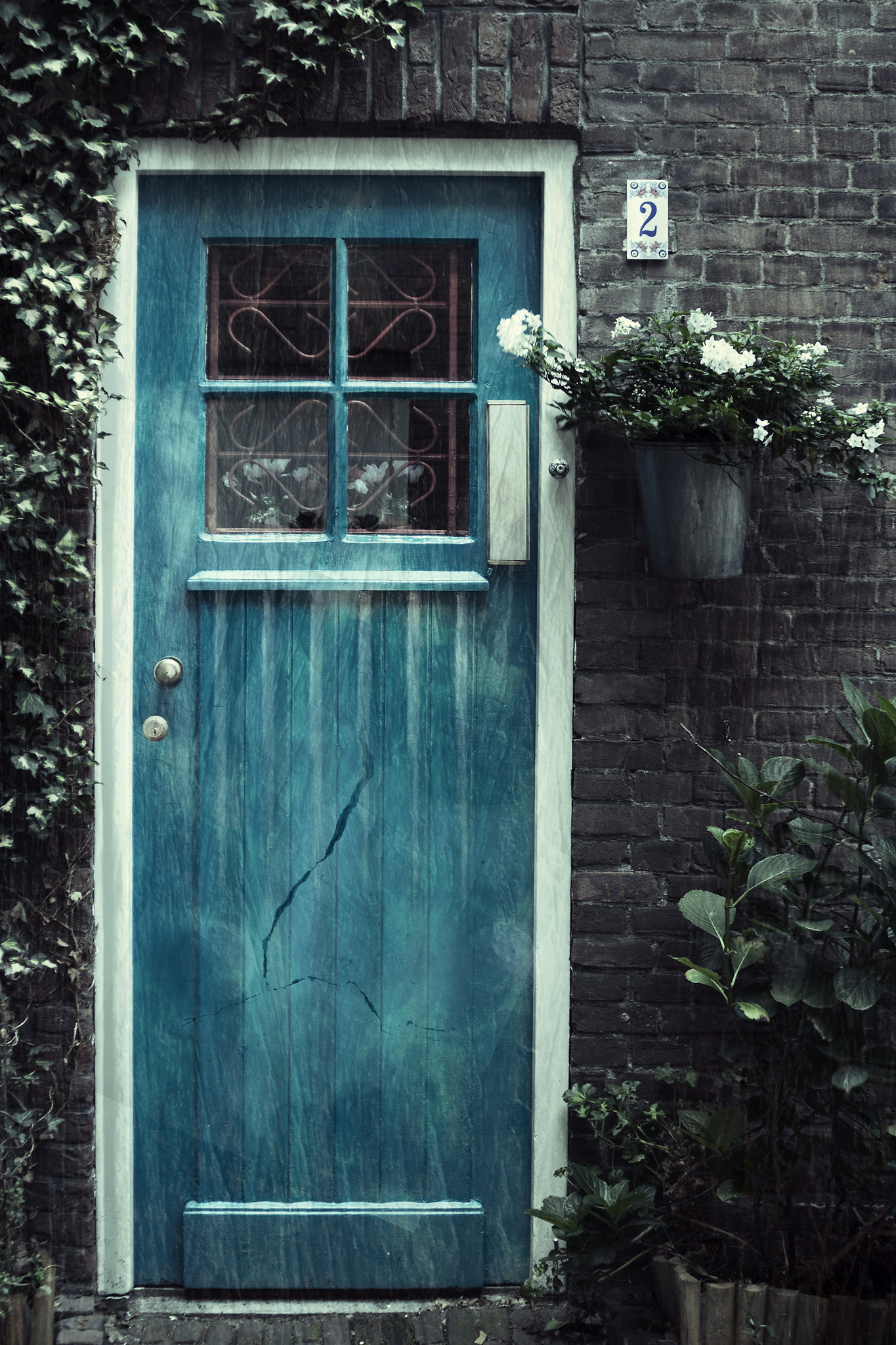 Canon EF 28-90mm f/4-5.6 sample photo. Series "doors" photography