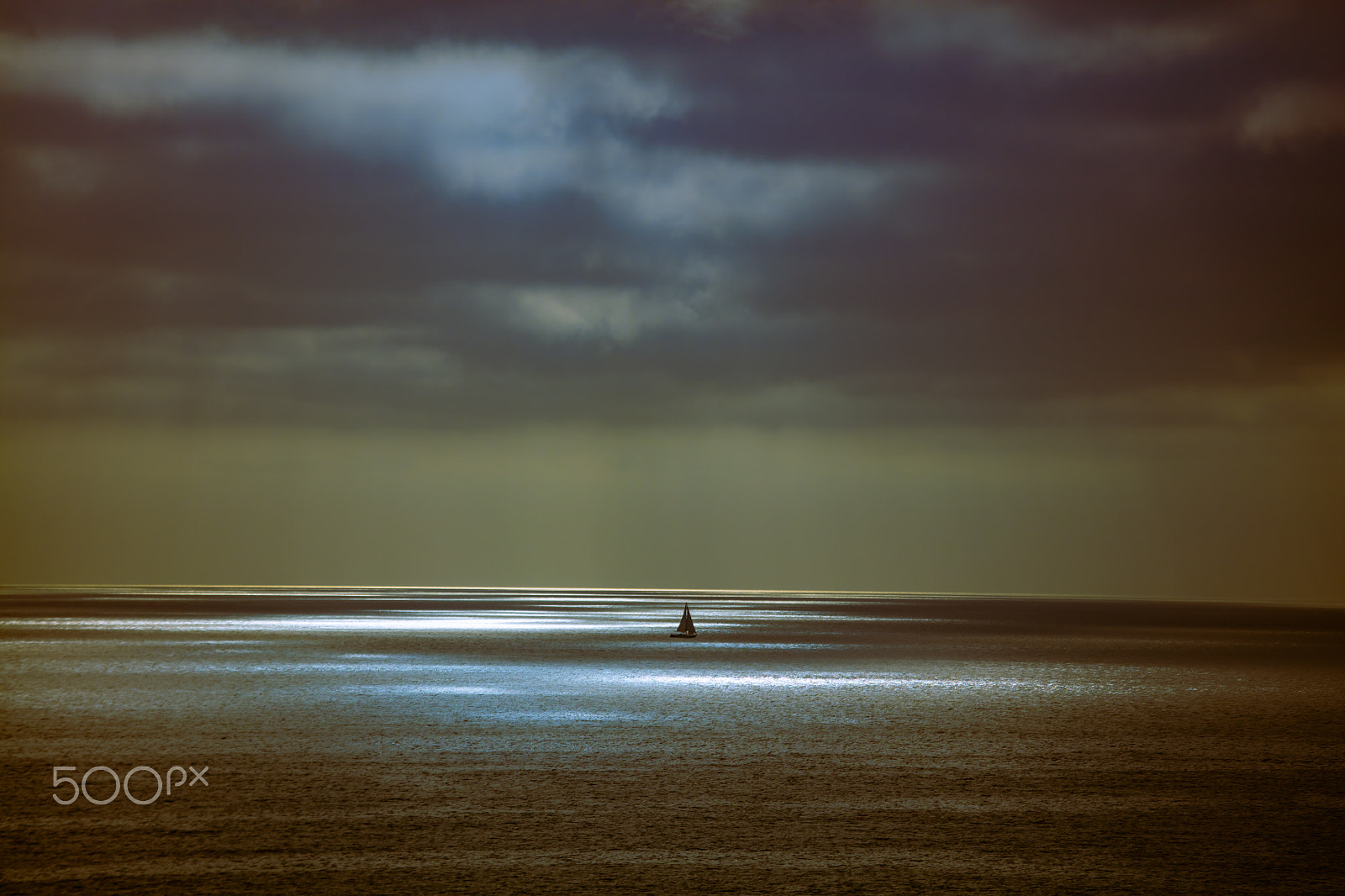 Canon EF 70-200mm F4L IS USM sample photo. Lonely boat photography