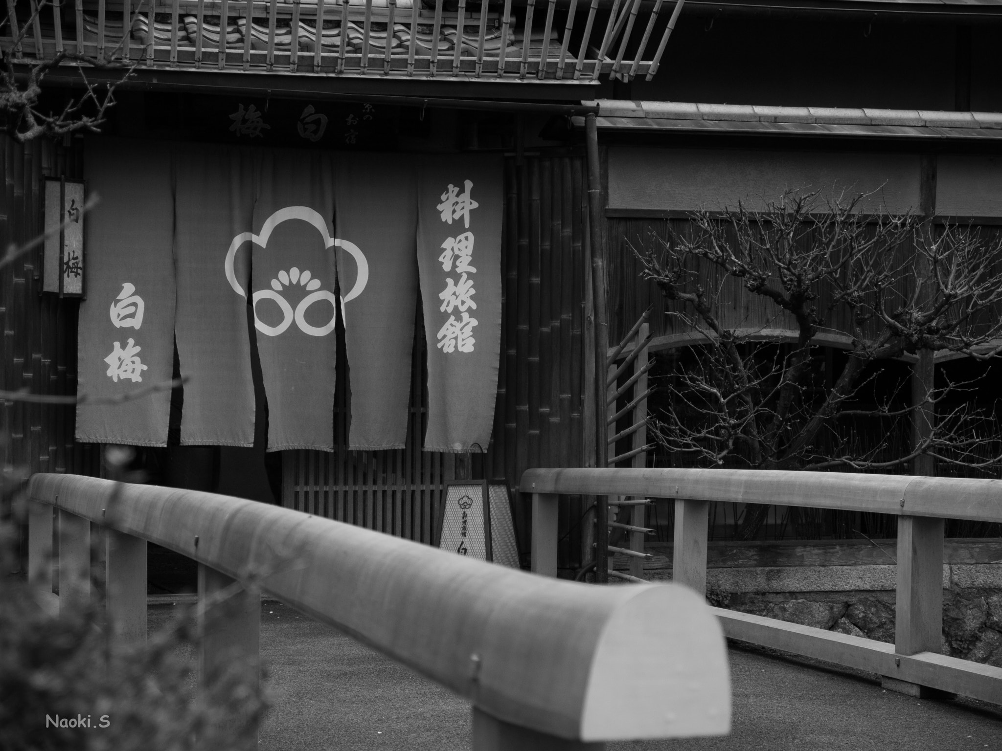 Panasonic Lumix DMC-GF2 sample photo. Historical kyoto photography