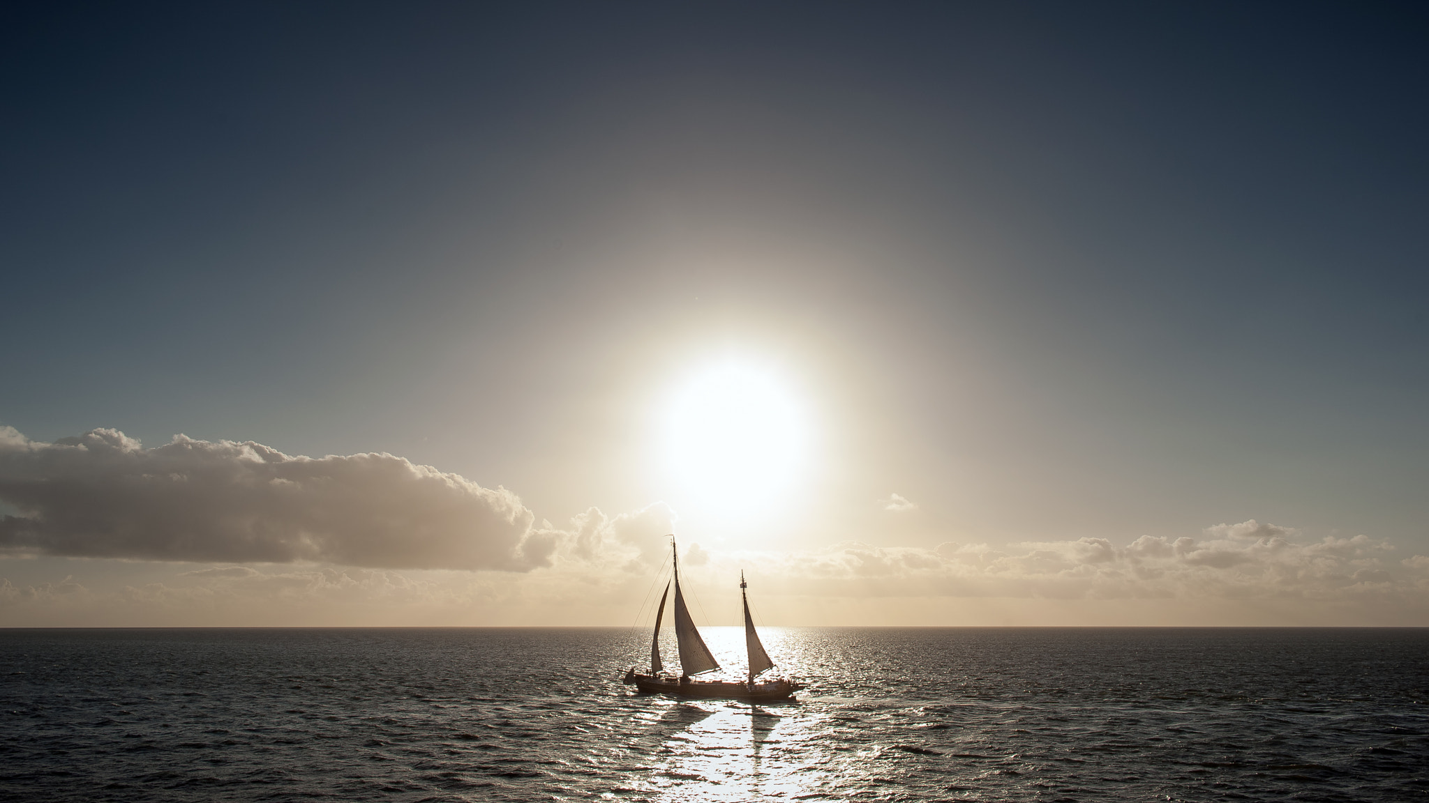 ZEISS Distagon T* 28mm F2 sample photo. Sailing photography