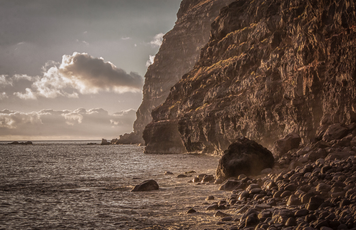 Sigma 70-300mm F4-5.6 APO DG Macro sample photo. Rugged coastline photography
