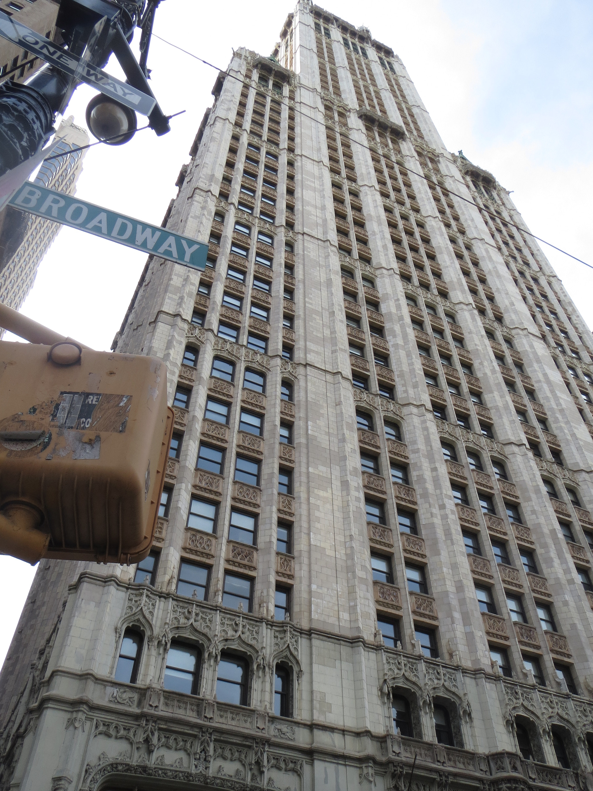 Canon PowerShot ELPH 520 HS (IXUS 500 HS / IXY 3) sample photo. Woolworth building photography