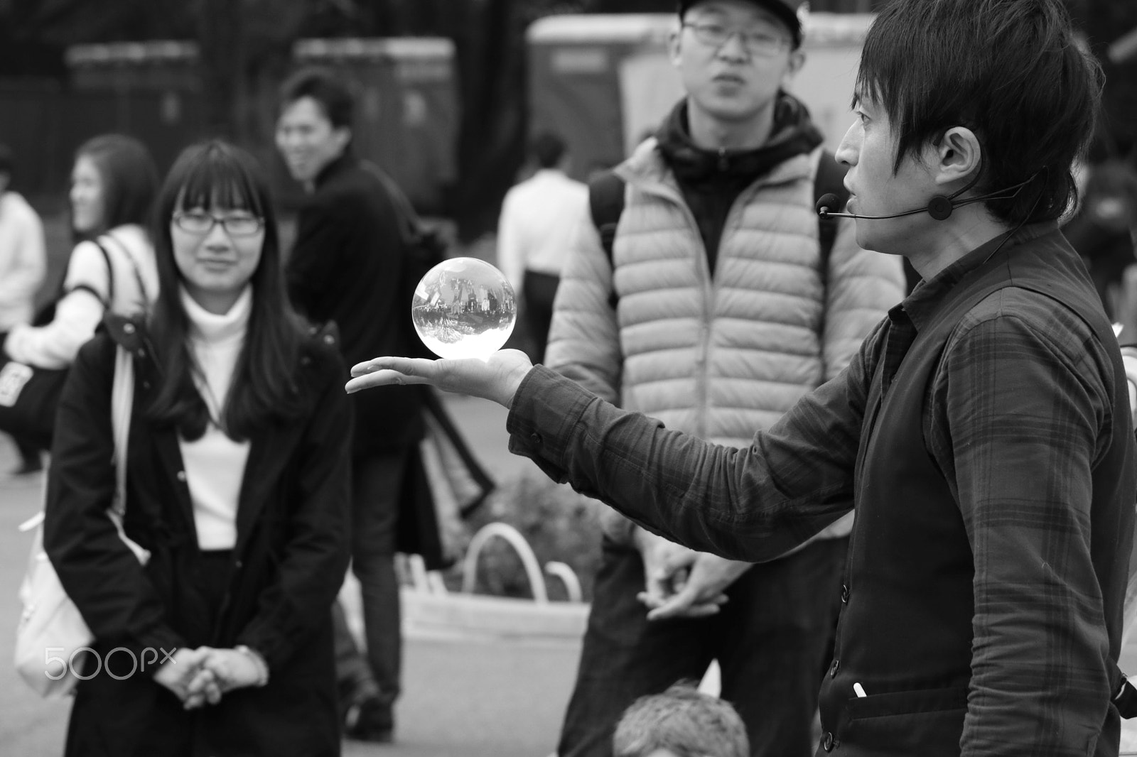 Canon EOS 80D + Canon EF-S 18-135mm F3.5-5.6 IS STM sample photo. Juggler in yoyogi park, tokyo photography
