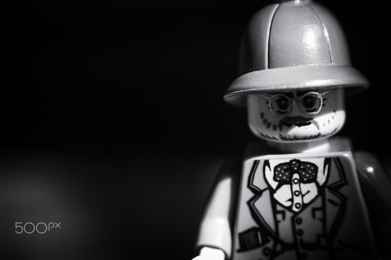 Samsung NX1100 + Samsung NX 20-50mm F3.5-5.6 ED sample photo. Lego noir photography