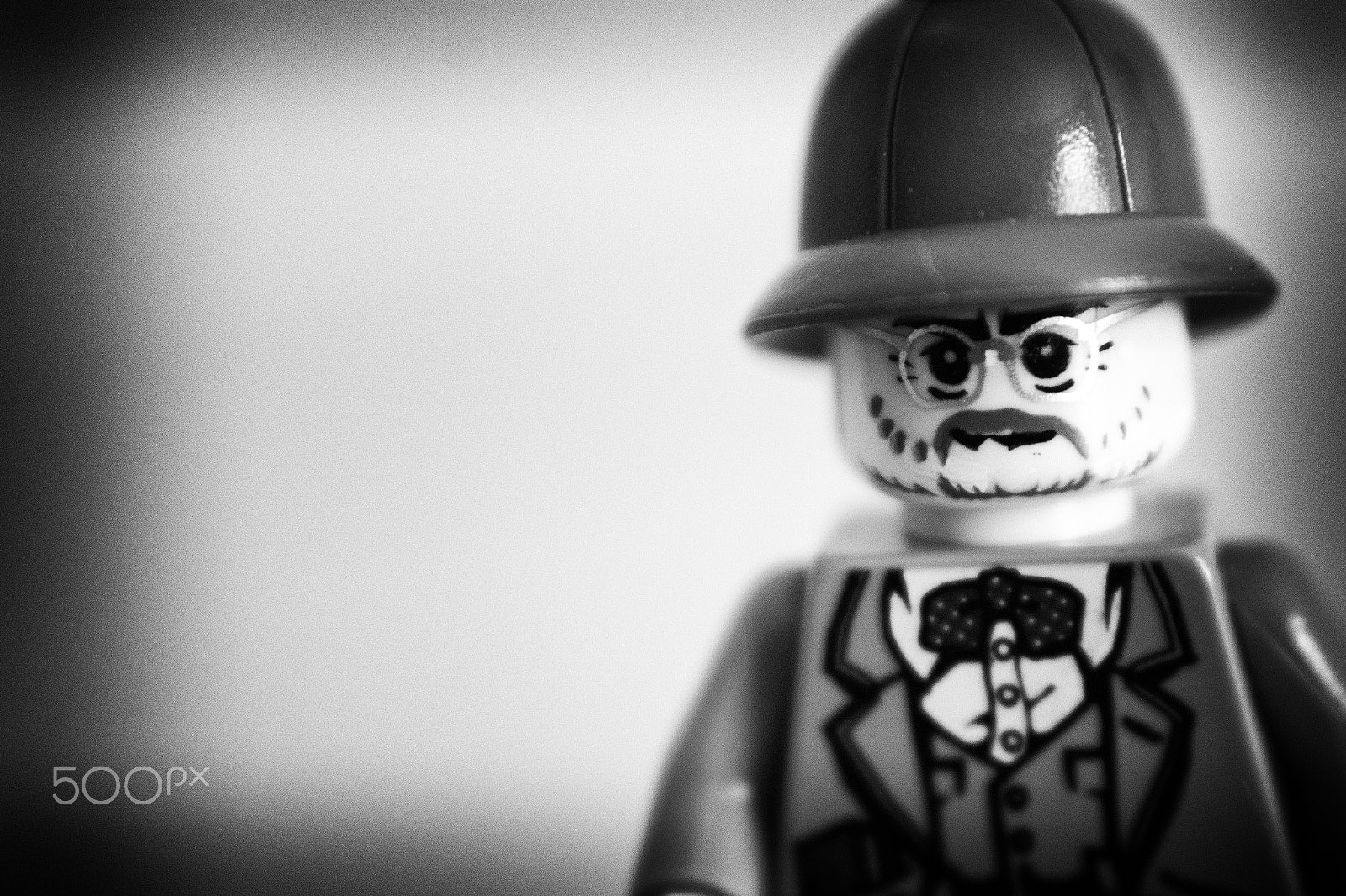 Samsung NX1100 + Samsung NX 20-50mm F3.5-5.6 ED sample photo. Lego noir photography