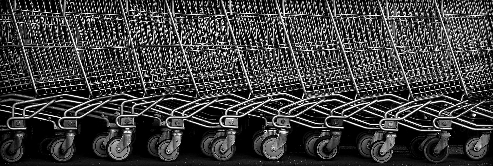 Panasonic PHOTOfunSTUDIO 9.5 PE sample photo. Symmetry on wheels photography