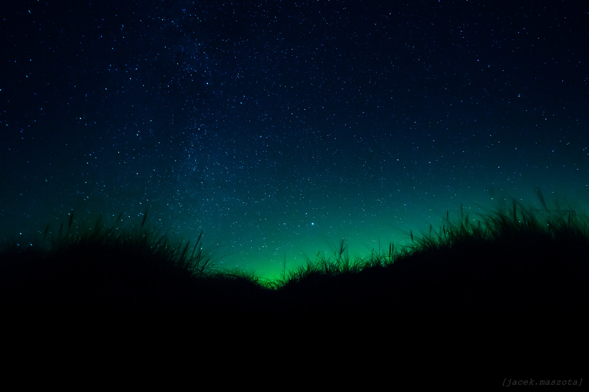 Samsung NX300M + Samsung NX 16mm F2.4 Pancake sample photo. Beach & aurora photography