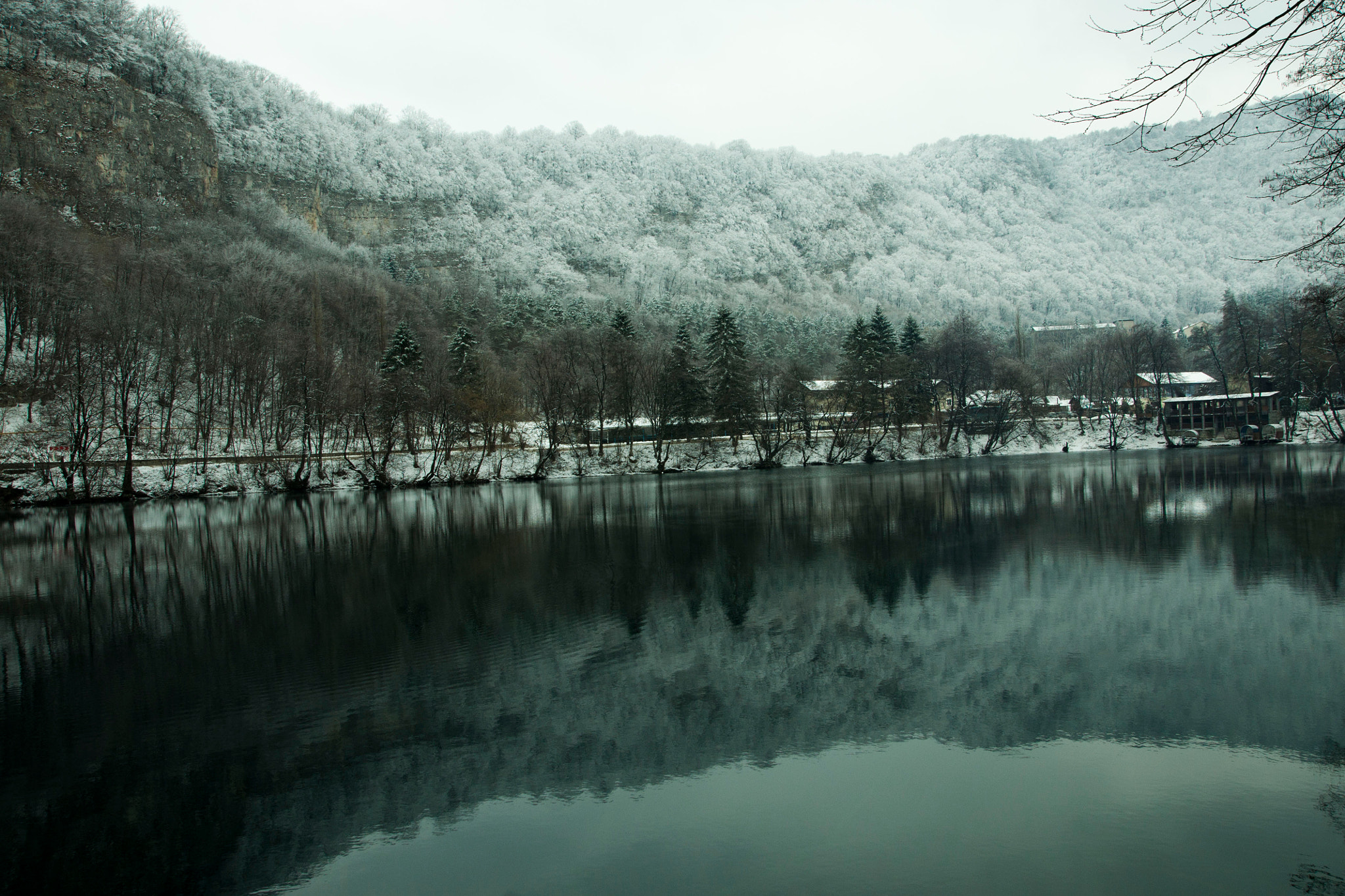 Sony Alpha DSLR-A700 sample photo. Lake photography