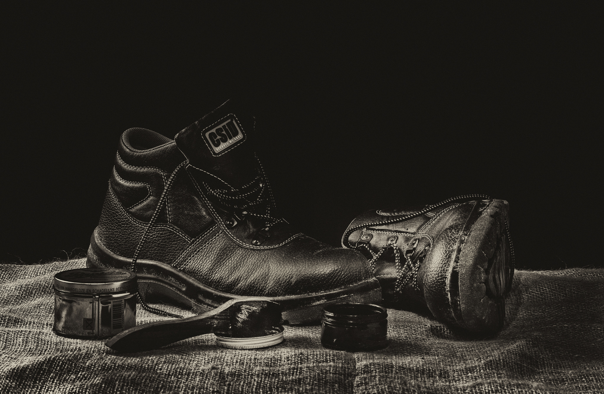Sigma 70-300mm F4-5.6 DL Macro sample photo. Shoe shine photography